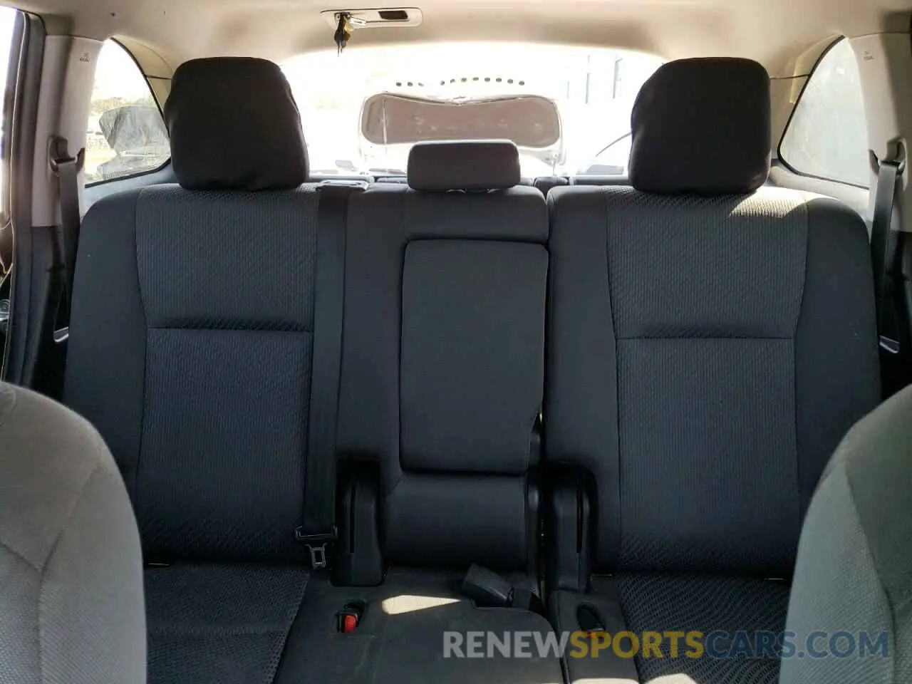 10 fotografías del automóvil dañado 5TDBZRFH6KS956230 TOYOTA HIGHLANDER 2019