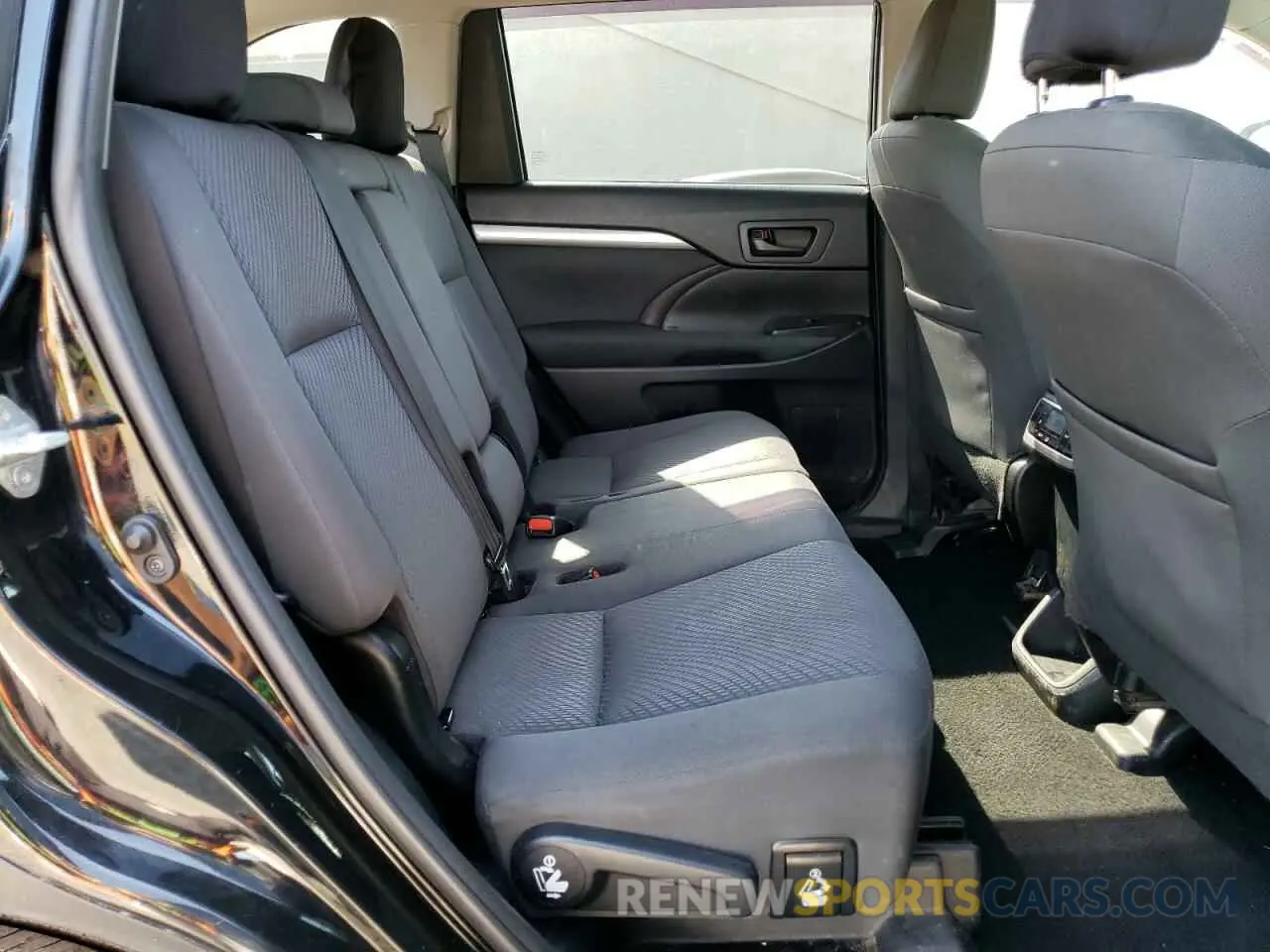 11 fotografías del automóvil dañado 5TDBZRFH6KS956230 TOYOTA HIGHLANDER 2019