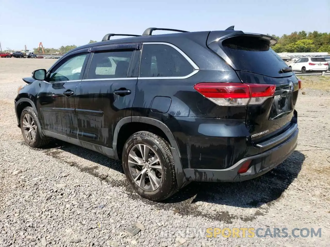 2 fotografías del automóvil dañado 5TDBZRFH6KS956230 TOYOTA HIGHLANDER 2019