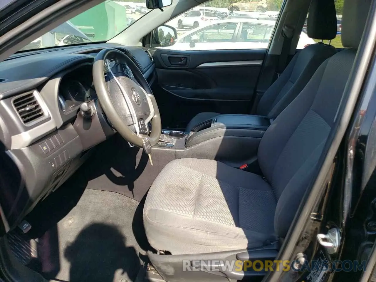 7 fotografías del automóvil dañado 5TDBZRFH6KS956230 TOYOTA HIGHLANDER 2019