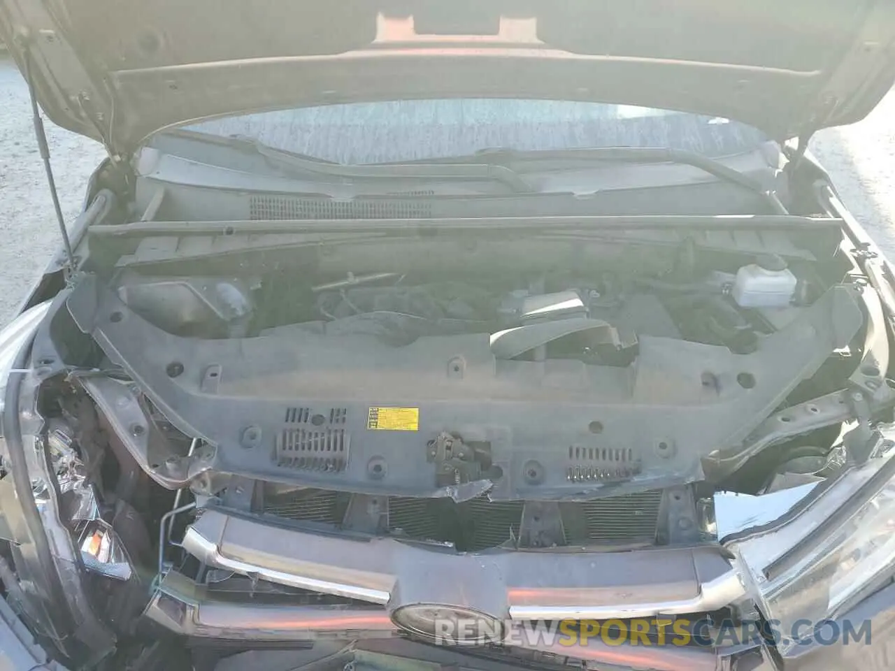 12 fotografías del automóvil dañado 5TDBZRFH6KS960357 TOYOTA HIGHLANDER 2019