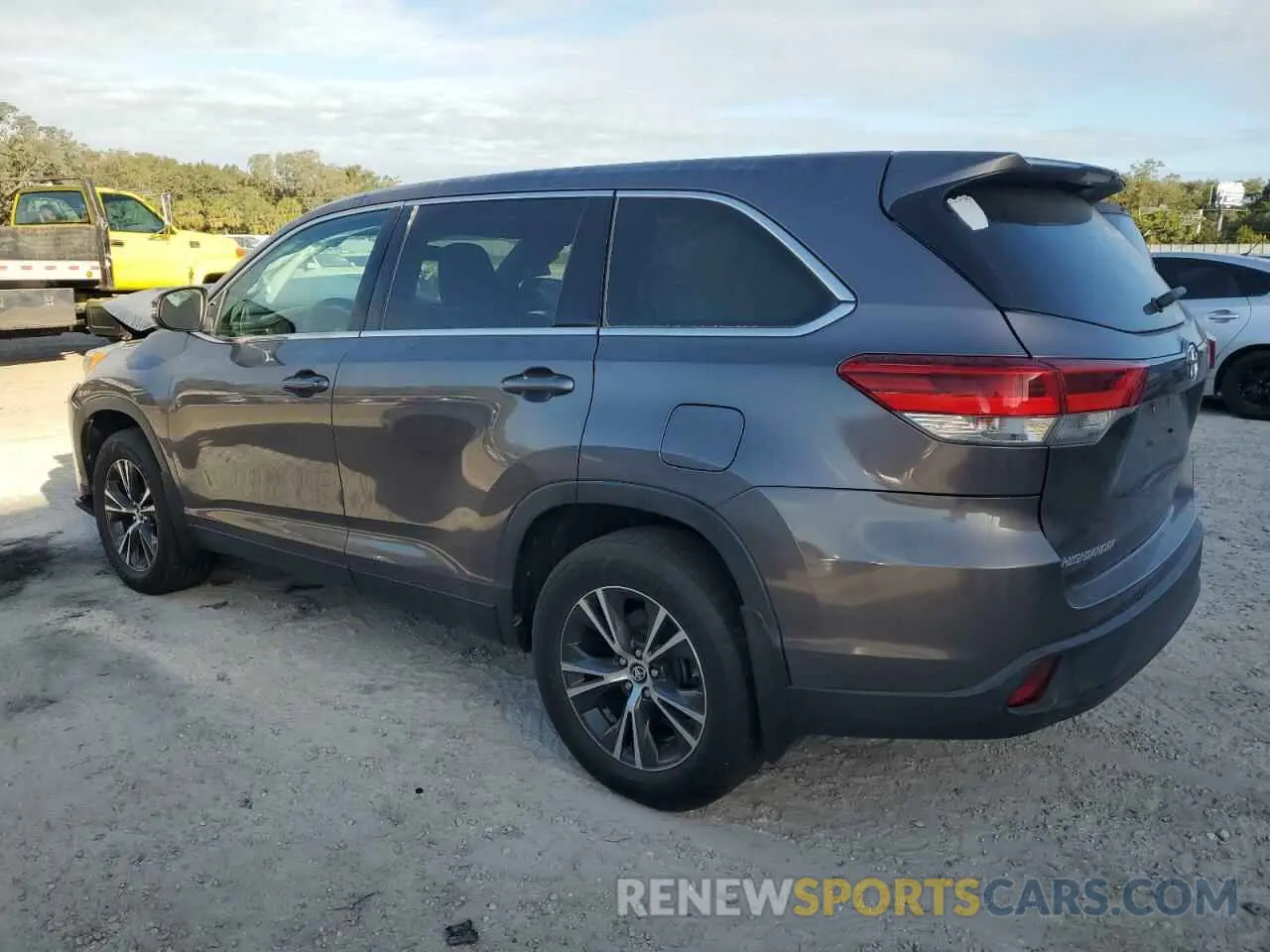 2 fotografías del automóvil dañado 5TDBZRFH6KS960357 TOYOTA HIGHLANDER 2019