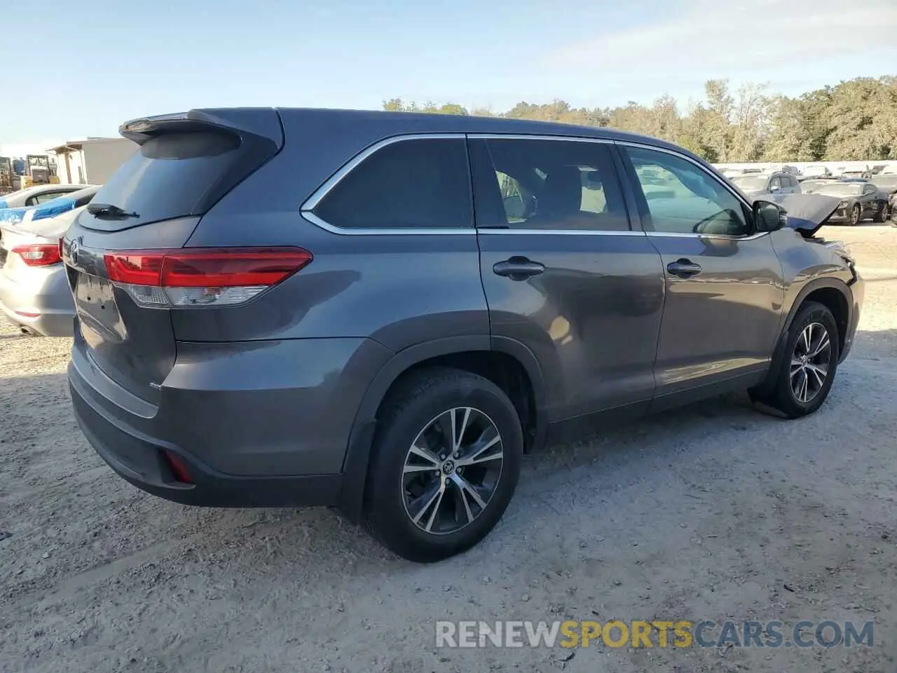 3 fotografías del automóvil dañado 5TDBZRFH6KS960357 TOYOTA HIGHLANDER 2019