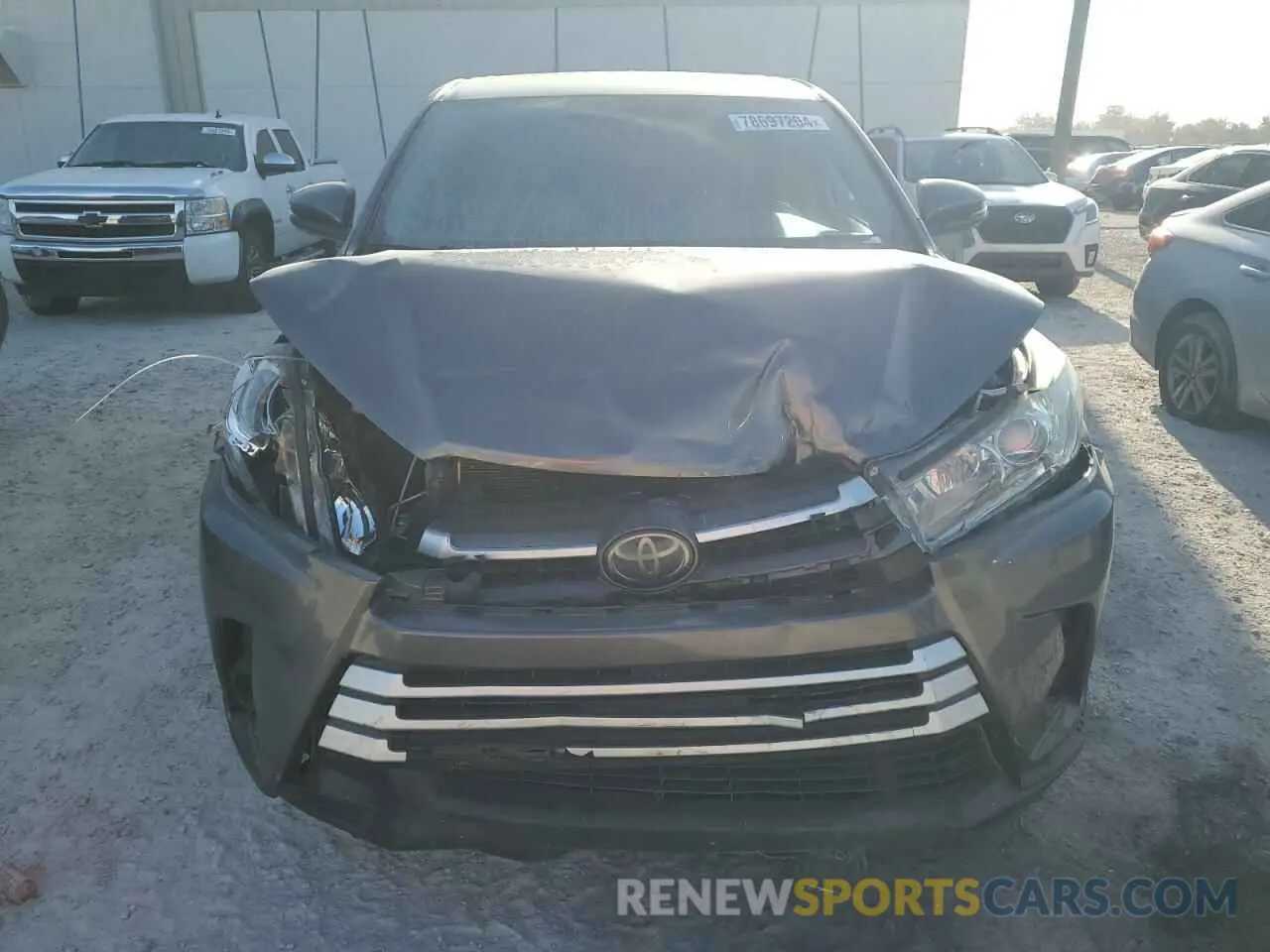 5 fotografías del automóvil dañado 5TDBZRFH6KS960357 TOYOTA HIGHLANDER 2019