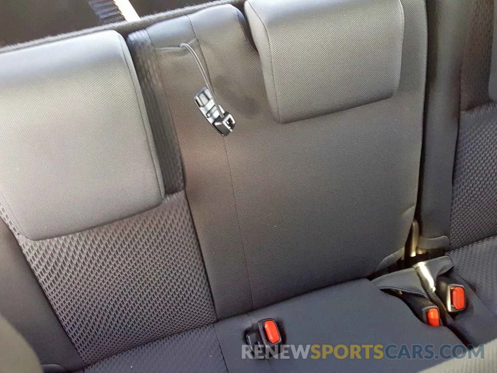 9 fotografías del automóvil dañado 5TDBZRFH6KS963467 TOYOTA HIGHLANDER 2019