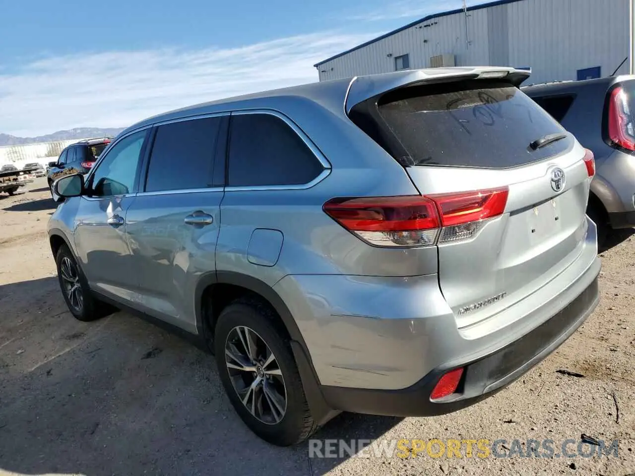 2 fotografías del automóvil dañado 5TDBZRFH6KS979748 TOYOTA HIGHLANDER 2019