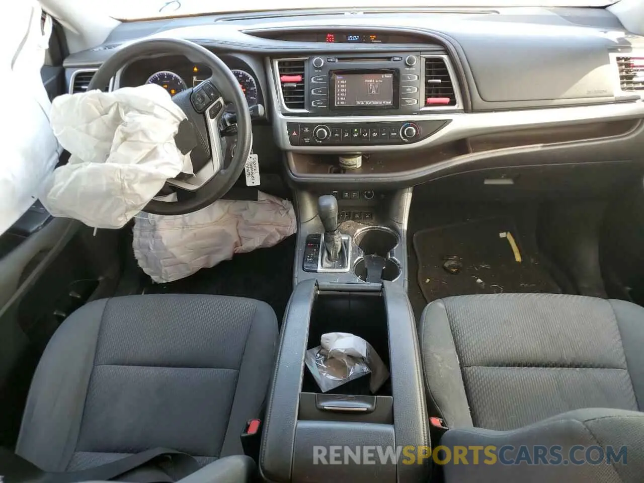 8 fotografías del automóvil dañado 5TDBZRFH6KS979748 TOYOTA HIGHLANDER 2019