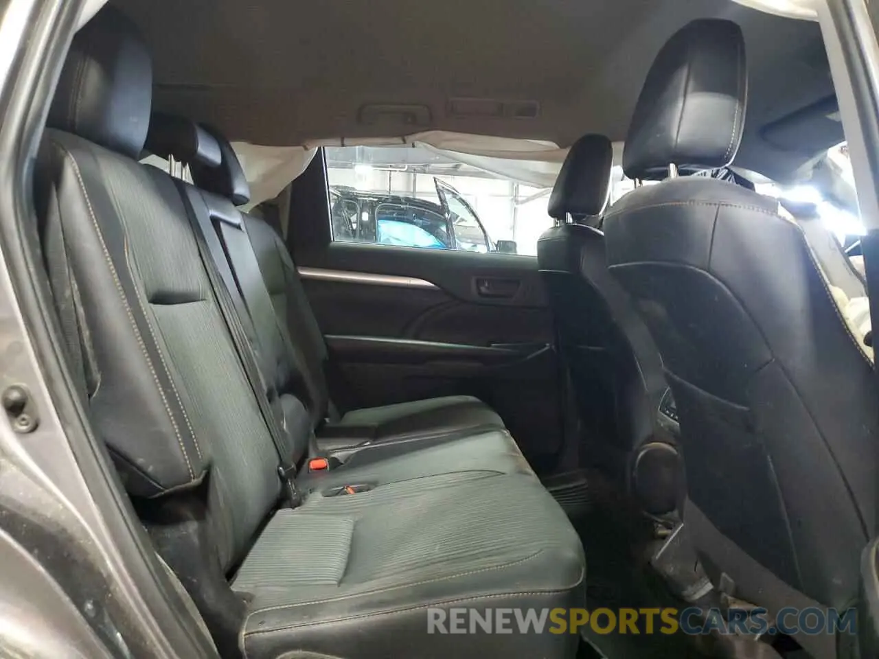 11 fotografías del automóvil dañado 5TDBZRFH7KS712991 TOYOTA HIGHLANDER 2019