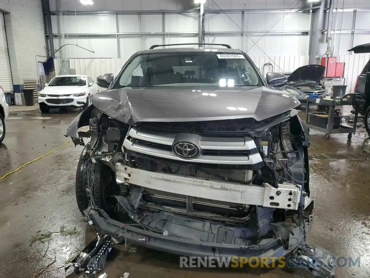 5 fotografías del automóvil dañado 5TDBZRFH7KS712991 TOYOTA HIGHLANDER 2019