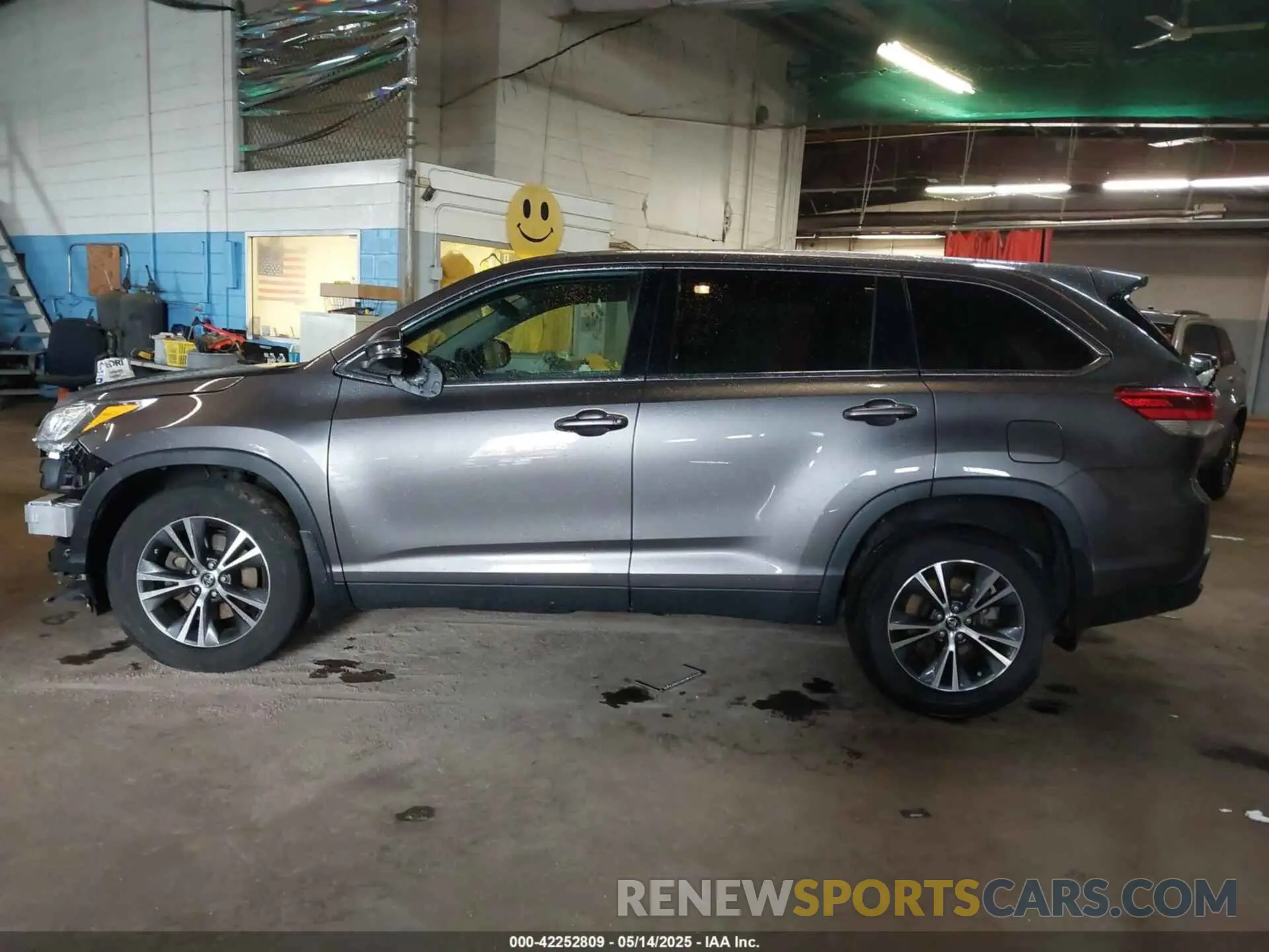 14 fotografías del automóvil dañado 5TDBZRFH7KS728639 TOYOTA HIGHLANDER 2019