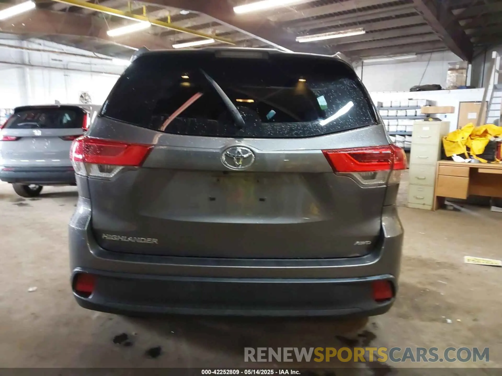 16 fotografías del automóvil dañado 5TDBZRFH7KS728639 TOYOTA HIGHLANDER 2019