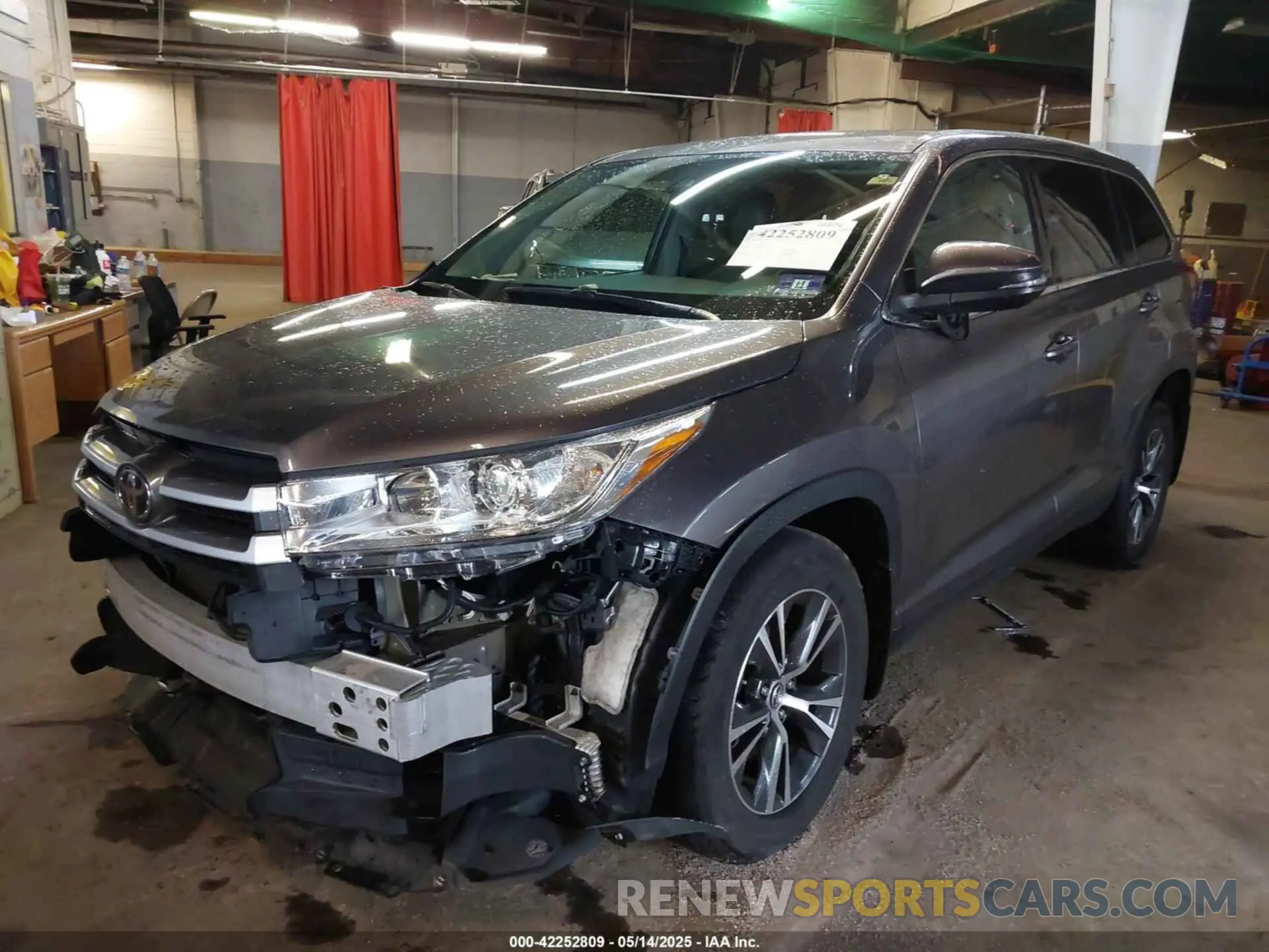 2 fotografías del automóvil dañado 5TDBZRFH7KS728639 TOYOTA HIGHLANDER 2019