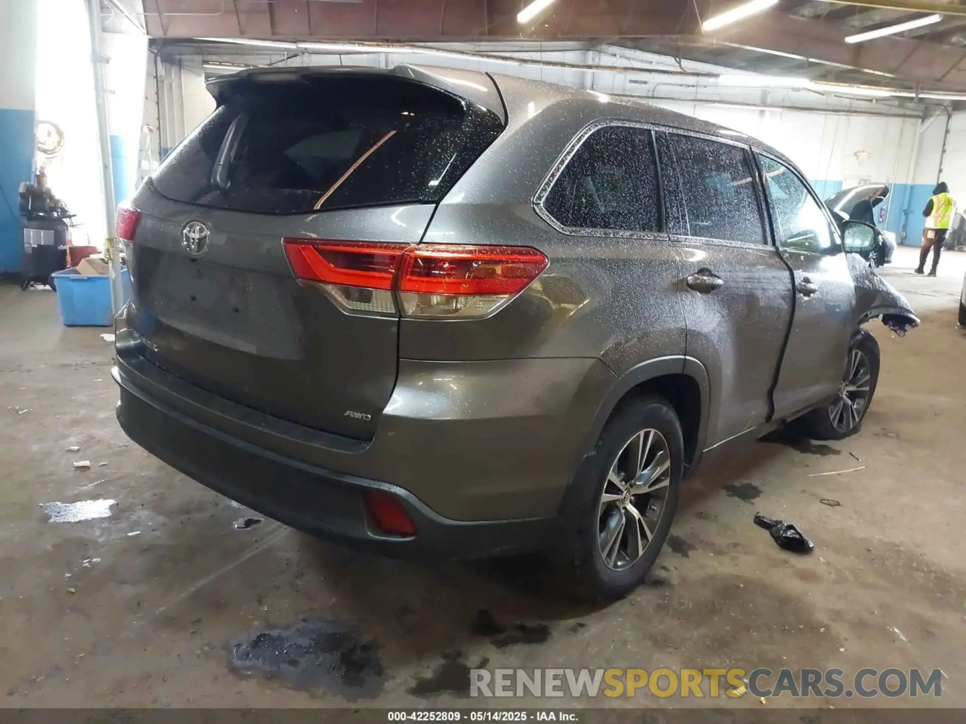 4 fotografías del automóvil dañado 5TDBZRFH7KS728639 TOYOTA HIGHLANDER 2019