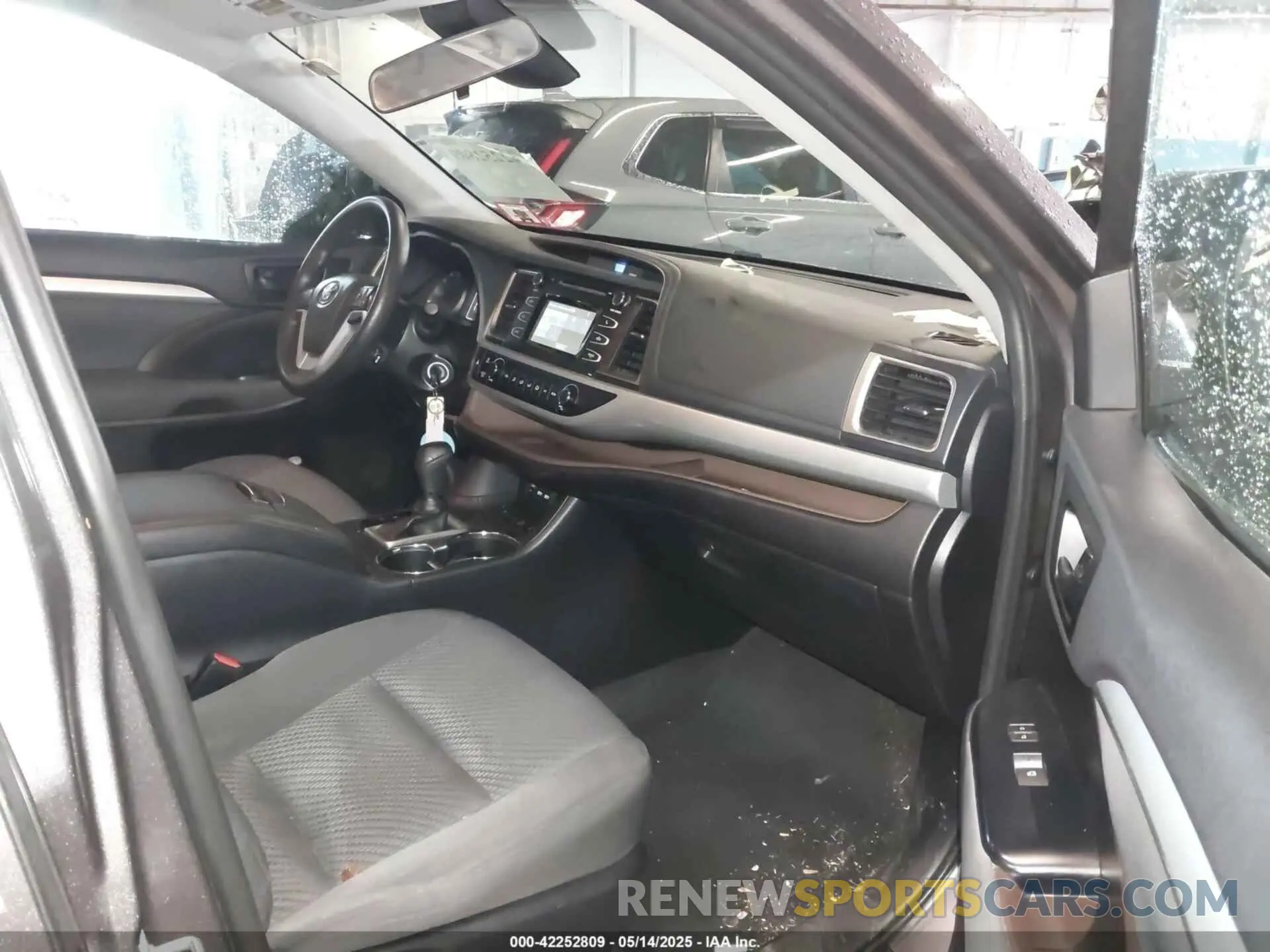 5 fotografías del automóvil dañado 5TDBZRFH7KS728639 TOYOTA HIGHLANDER 2019