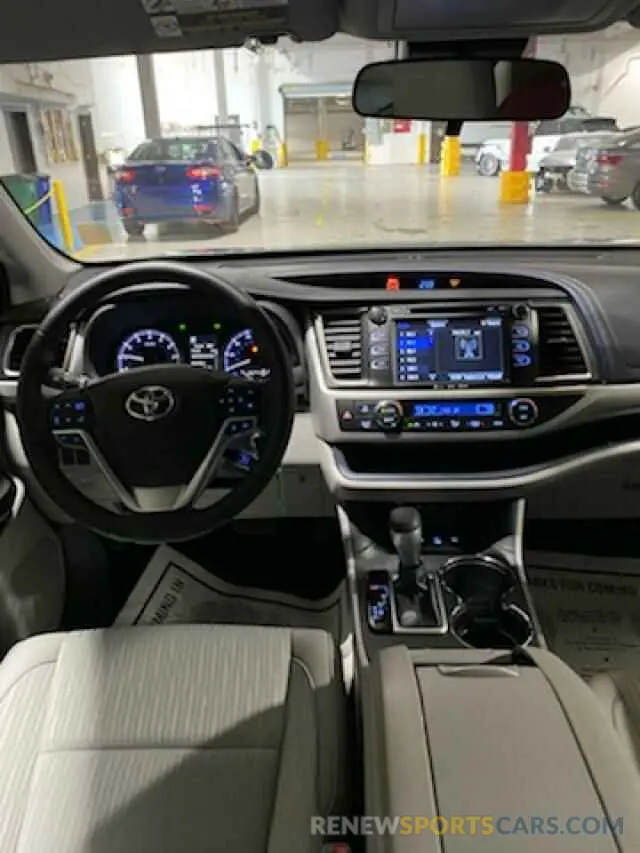 9 fotografías del automóvil dañado 5TDBZRFH7KS944507 TOYOTA HIGHLANDER 2019