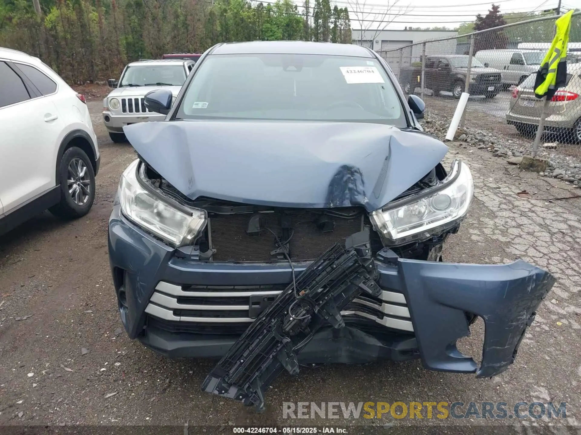 12 fotografías del automóvil dañado 5TDBZRFH7KS952896 TOYOTA HIGHLANDER 2019