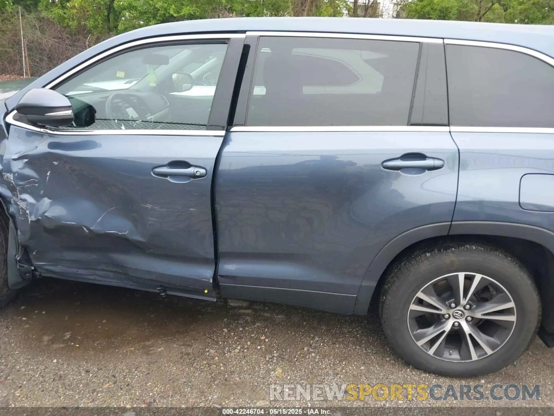 14 fotografías del automóvil dañado 5TDBZRFH7KS952896 TOYOTA HIGHLANDER 2019