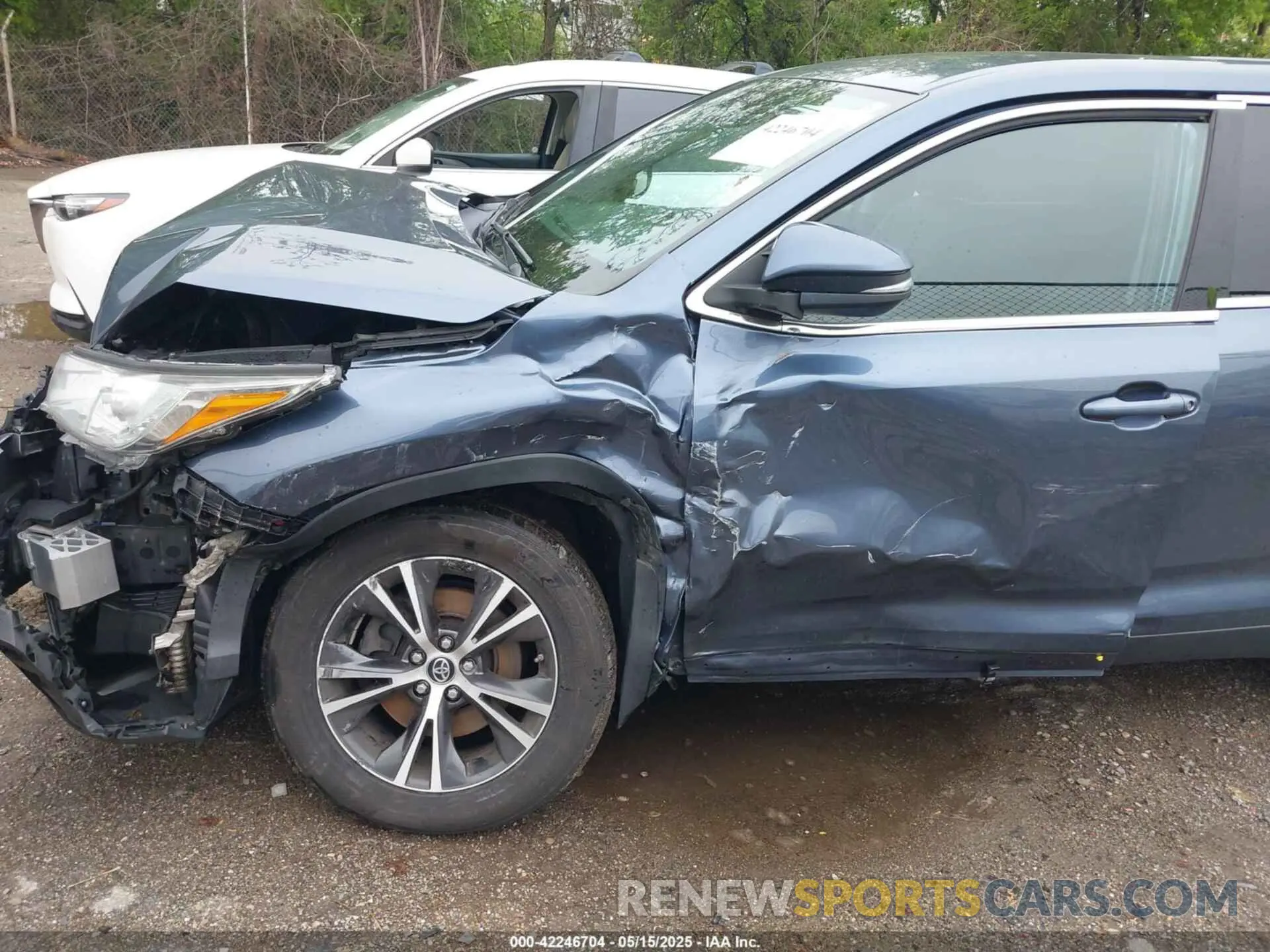17 fotografías del automóvil dañado 5TDBZRFH7KS952896 TOYOTA HIGHLANDER 2019