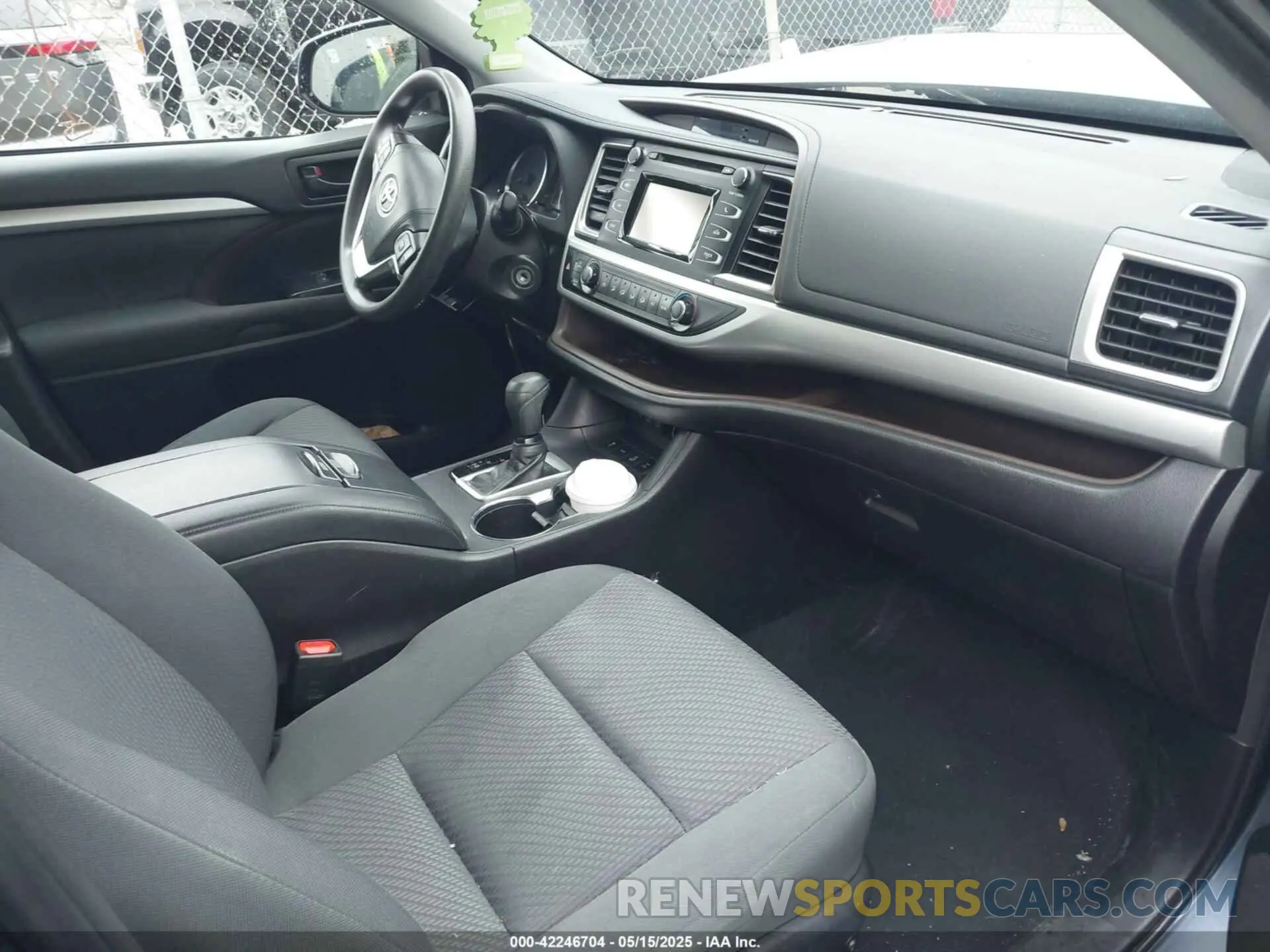 5 fotografías del automóvil dañado 5TDBZRFH7KS952896 TOYOTA HIGHLANDER 2019