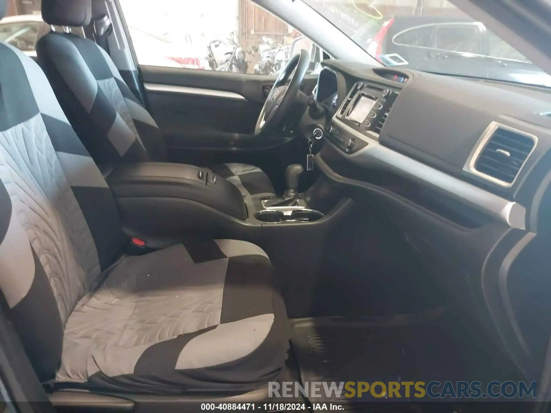 5 fotografías del automóvil dañado 5TDBZRFH8KS740959 TOYOTA HIGHLANDER 2019