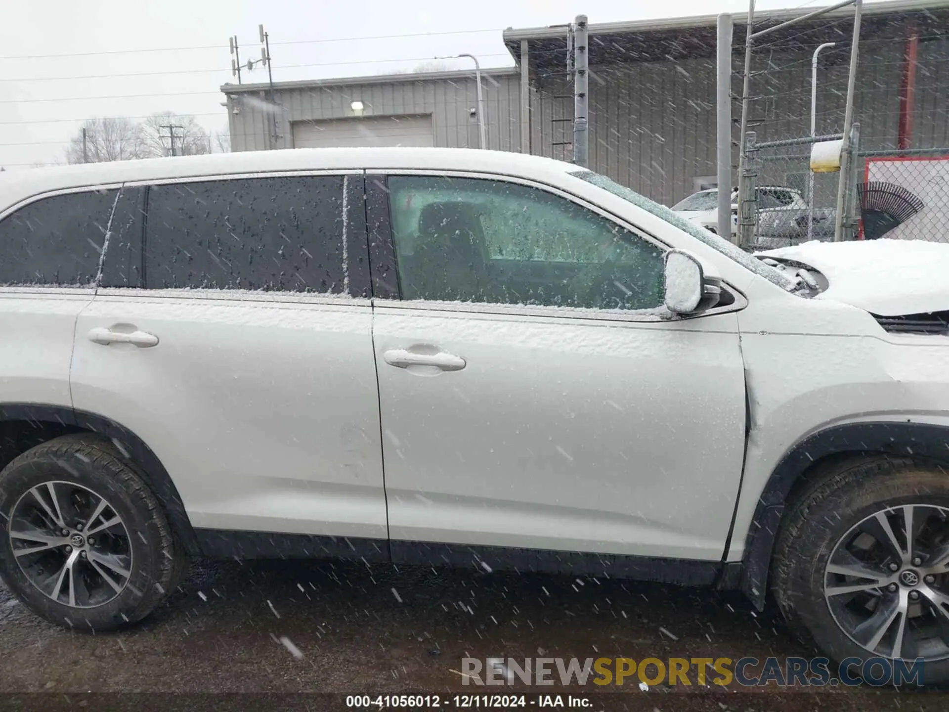 14 fotografías del automóvil dañado 5TDBZRFH8KS919017 TOYOTA HIGHLANDER 2019