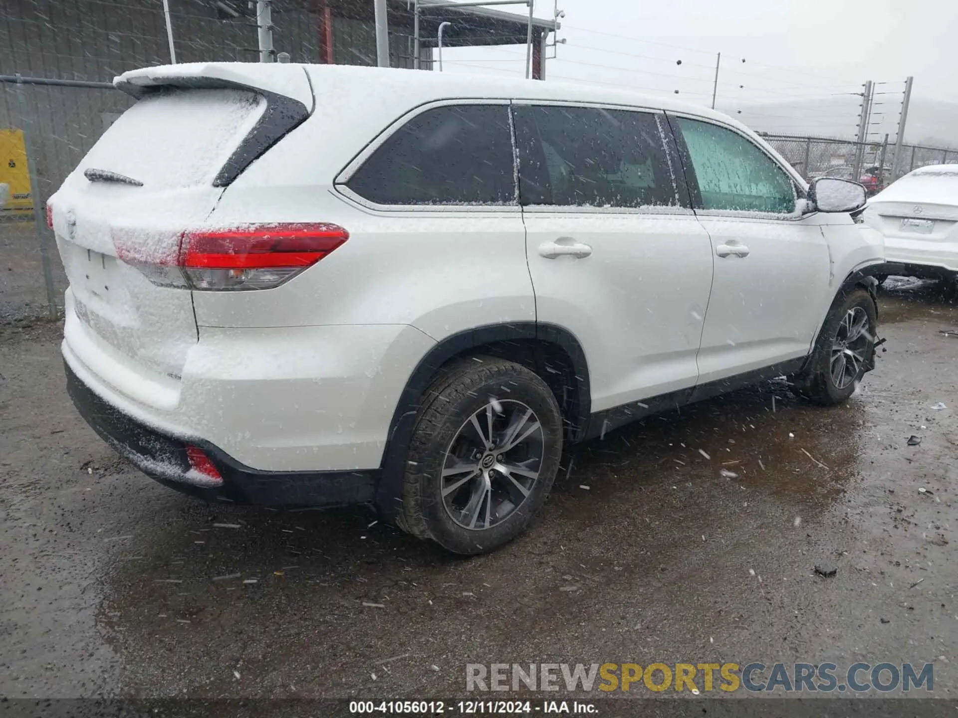 4 fotografías del automóvil dañado 5TDBZRFH8KS919017 TOYOTA HIGHLANDER 2019