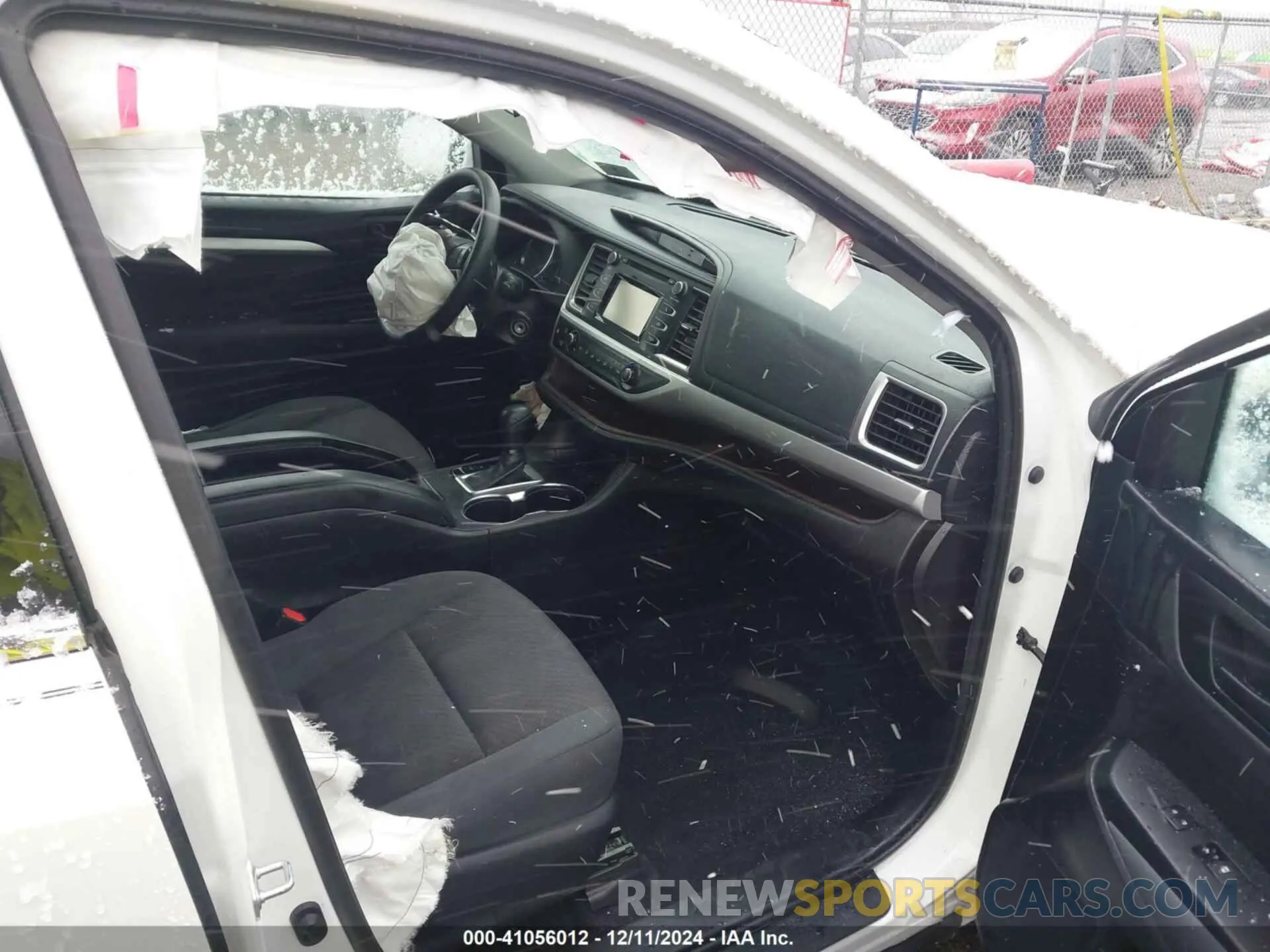 5 fotografías del automóvil dañado 5TDBZRFH8KS919017 TOYOTA HIGHLANDER 2019