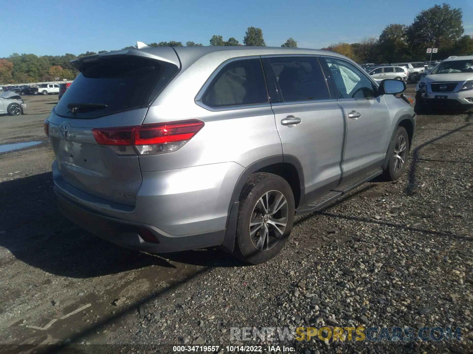 4 fotografías del automóvil dañado 5TDBZRFH8KS968492 TOYOTA HIGHLANDER 2019