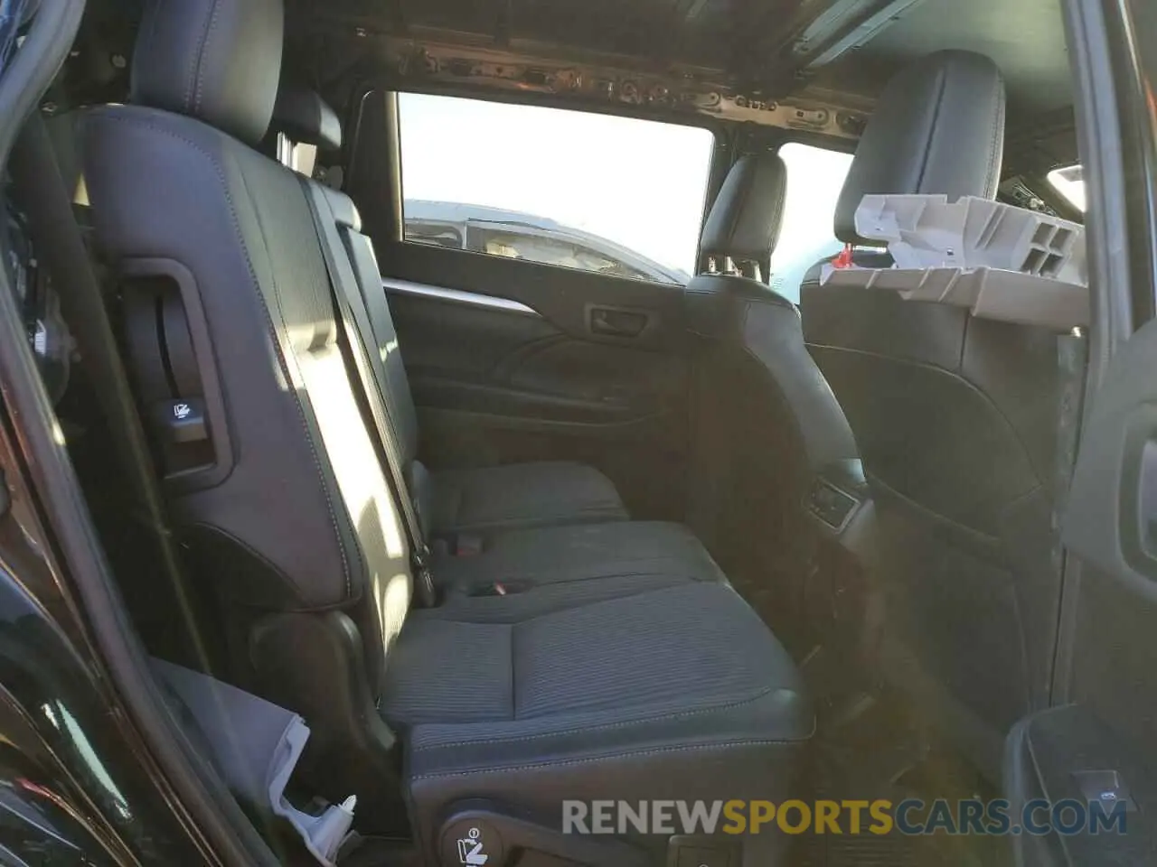 11 fotografías del automóvil dañado 5TDBZRFH8KS975393 TOYOTA HIGHLANDER 2019