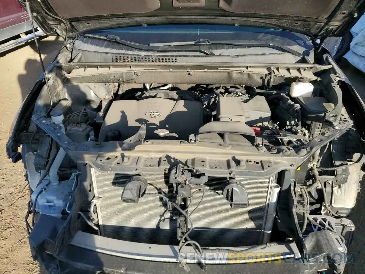 12 fotografías del automóvil dañado 5TDBZRFH8KS975393 TOYOTA HIGHLANDER 2019