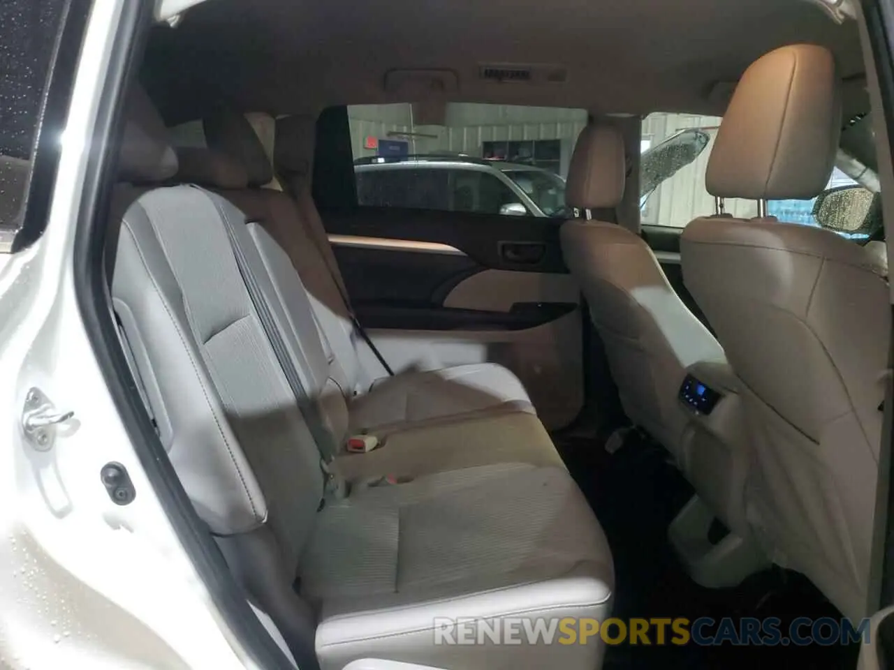11 fotografías del automóvil dañado 5TDBZRFH9KS708649 TOYOTA HIGHLANDER 2019