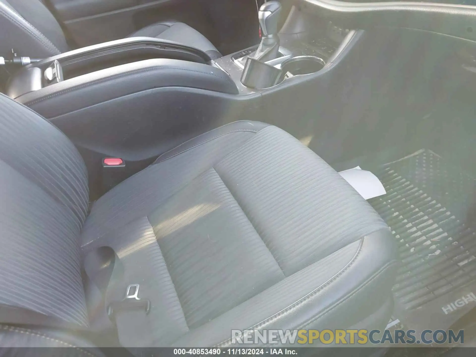5 fotografías del automóvil dañado 5TDBZRFH9KS958859 TOYOTA HIGHLANDER 2019