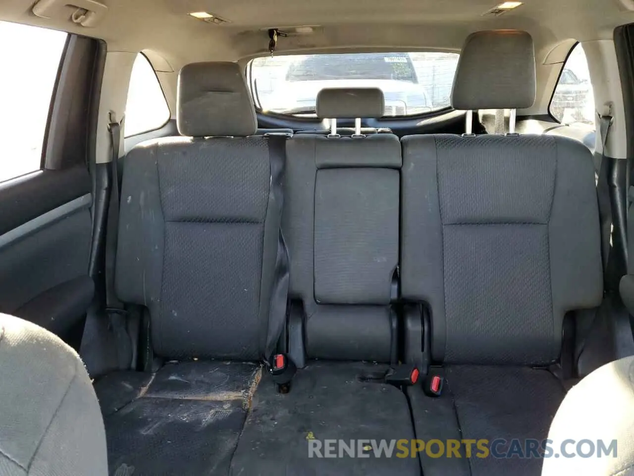 10 fotografías del automóvil dañado 5TDBZRFH9KS992350 TOYOTA HIGHLANDER 2019