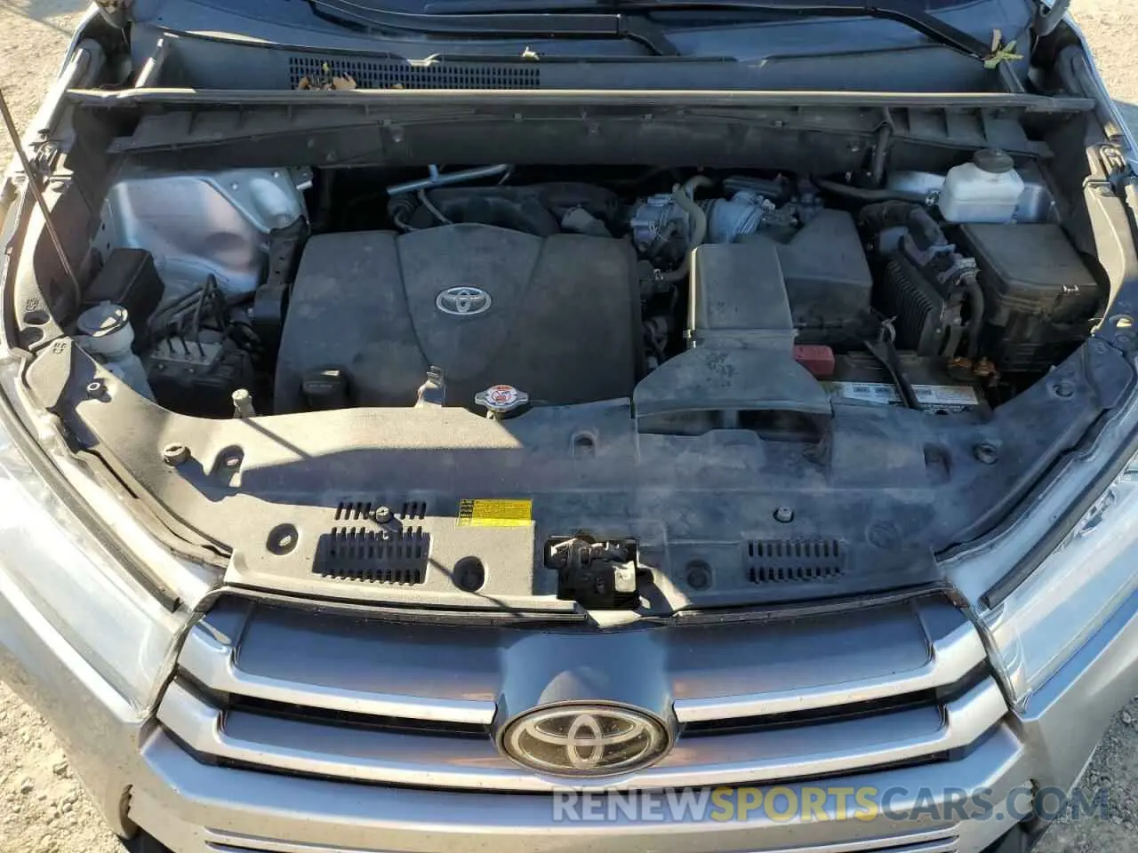 12 fotografías del automóvil dañado 5TDBZRFH9KS992350 TOYOTA HIGHLANDER 2019
