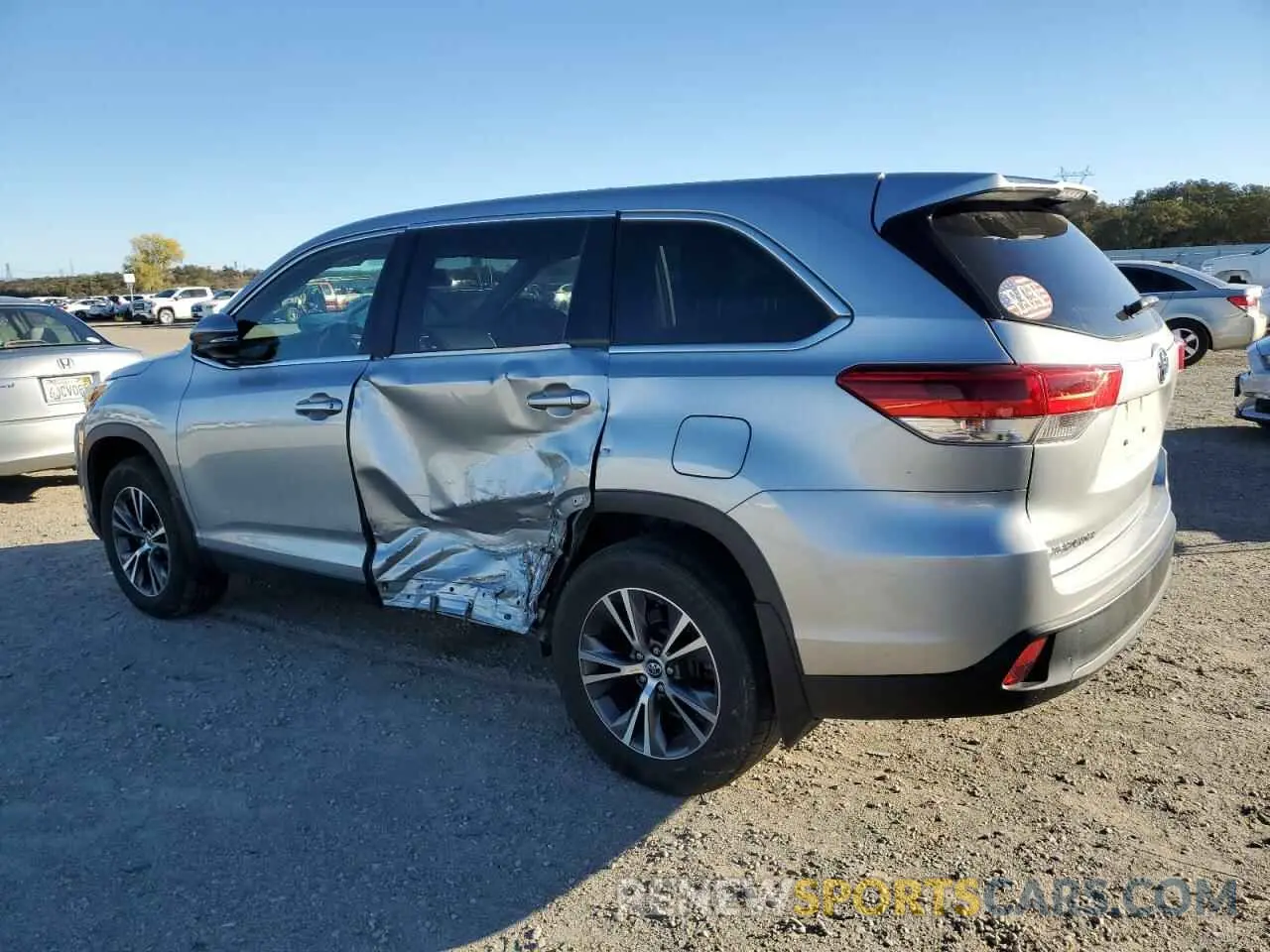 2 fotografías del automóvil dañado 5TDBZRFH9KS992350 TOYOTA HIGHLANDER 2019