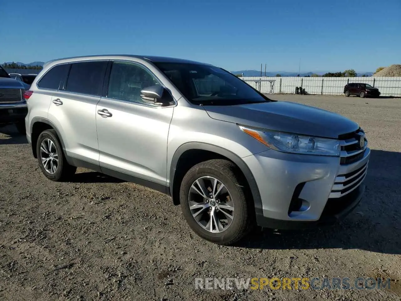 4 fotografías del automóvil dañado 5TDBZRFH9KS992350 TOYOTA HIGHLANDER 2019