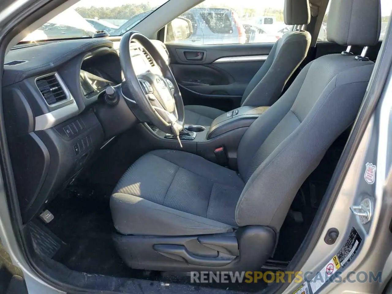 7 fotografías del automóvil dañado 5TDBZRFH9KS992350 TOYOTA HIGHLANDER 2019