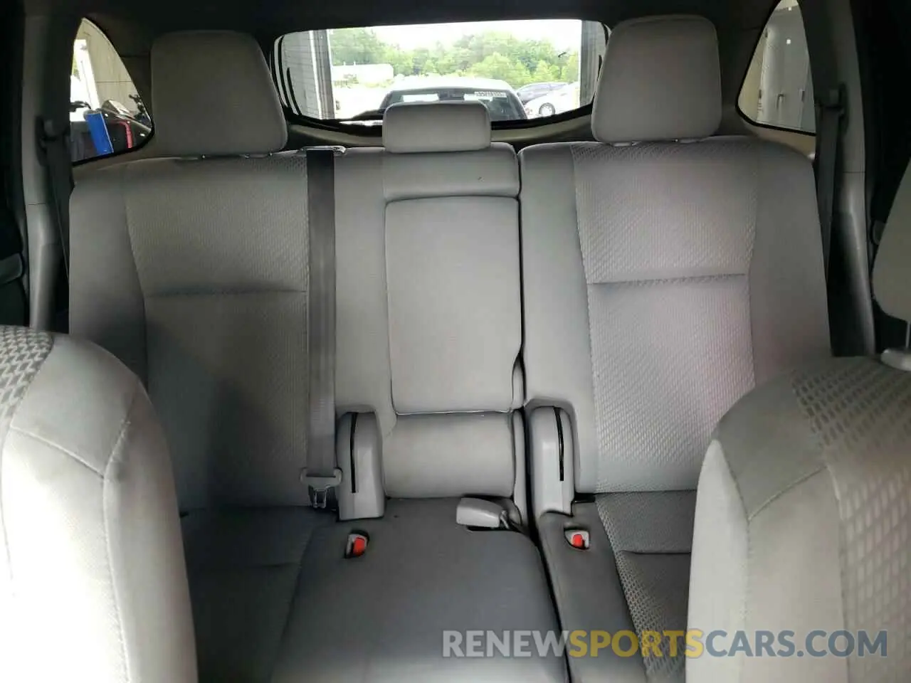 10 fotografías del automóvil dañado 5TDBZRFHXKS713410 TOYOTA HIGHLANDER 2019