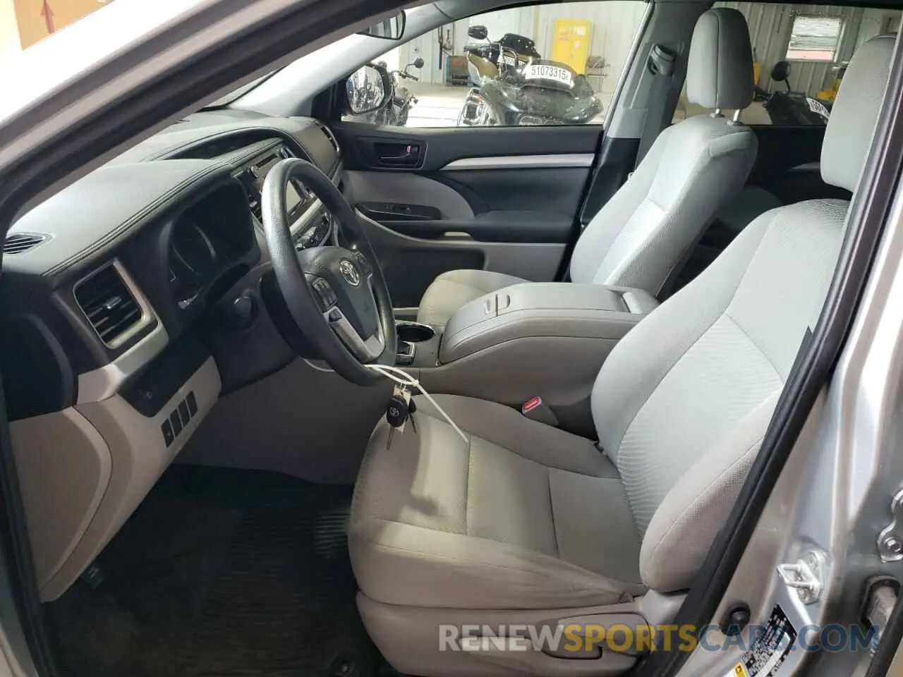 7 fotografías del automóvil dañado 5TDBZRFHXKS713410 TOYOTA HIGHLANDER 2019