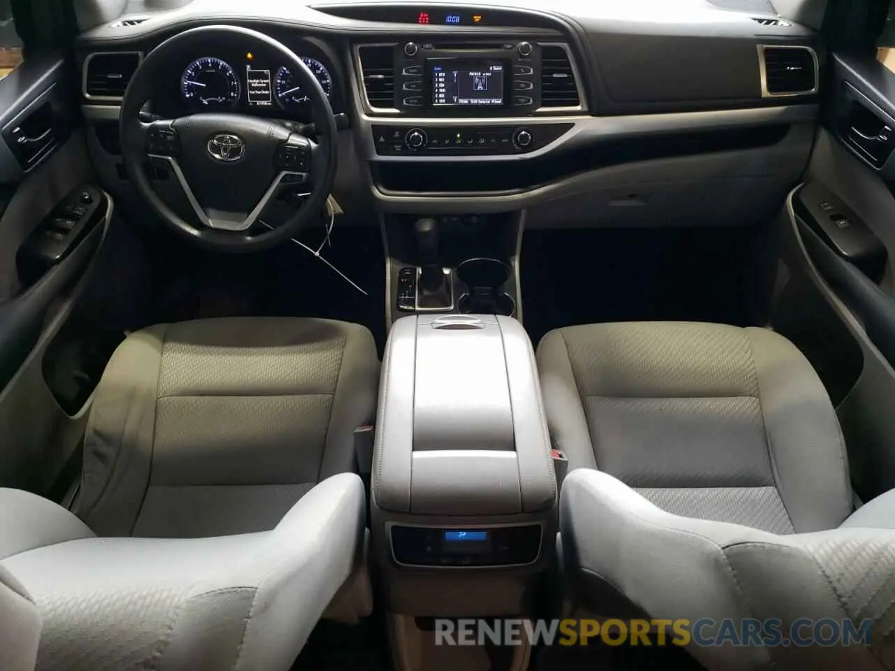 8 fotografías del automóvil dañado 5TDBZRFHXKS713410 TOYOTA HIGHLANDER 2019