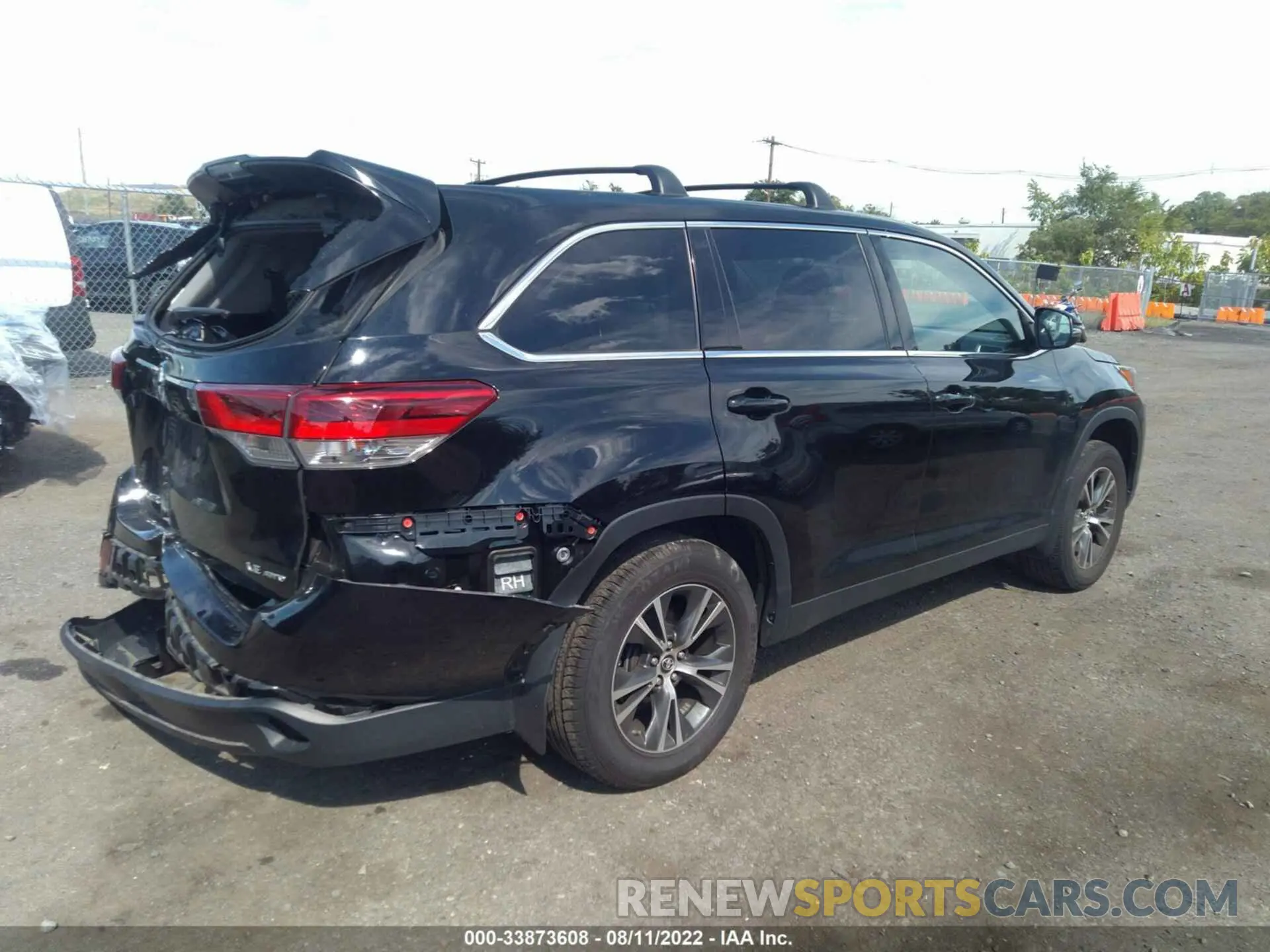 4 fotografías del automóvil dañado 5TDBZRFHXKS917639 TOYOTA HIGHLANDER 2019