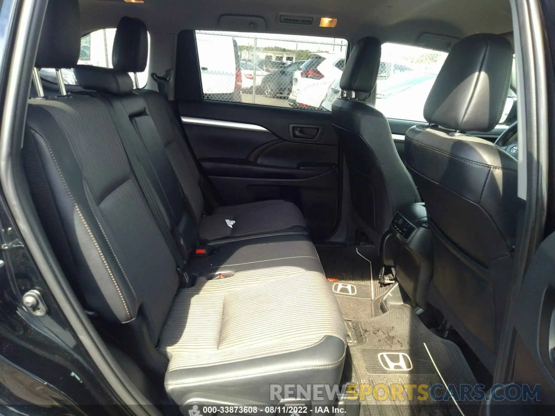 8 fotografías del automóvil dañado 5TDBZRFHXKS917639 TOYOTA HIGHLANDER 2019