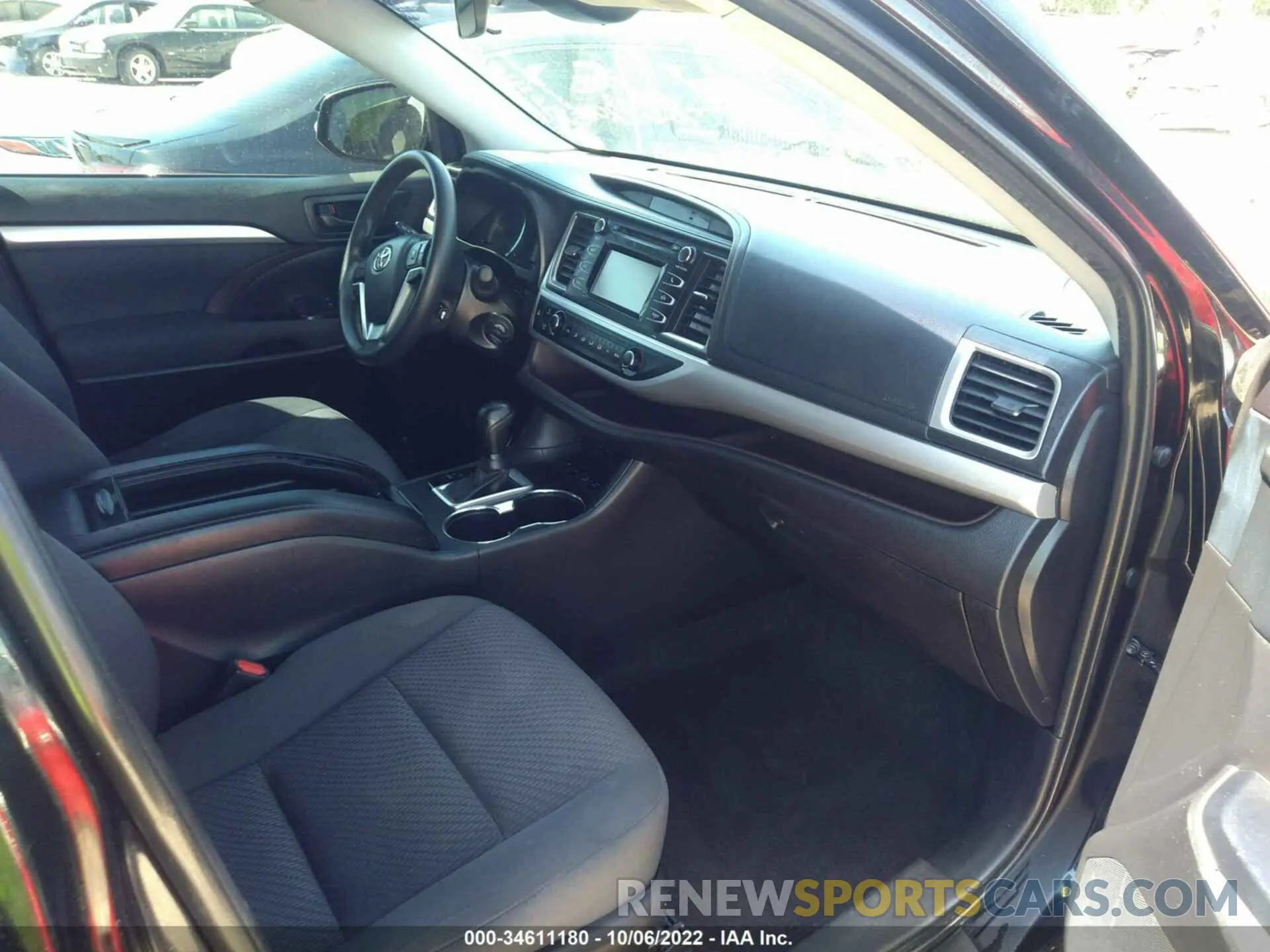5 fotografías del automóvil dañado 5TDBZRFHXKS937213 TOYOTA HIGHLANDER 2019