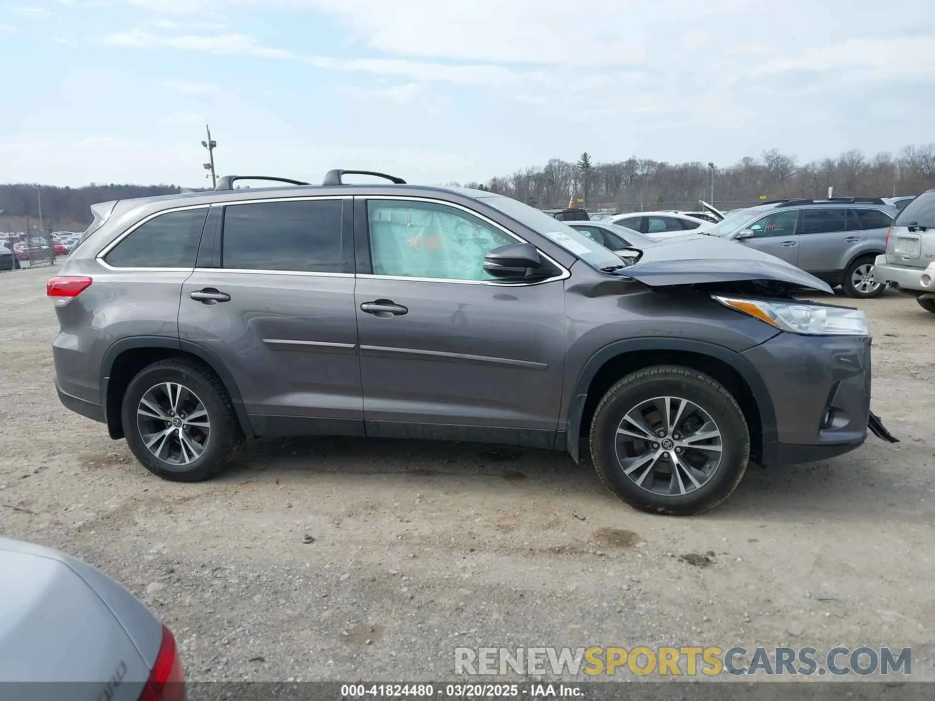 13 fotografías del automóvil dañado 5TDBZRFHXKS941049 TOYOTA HIGHLANDER 2019