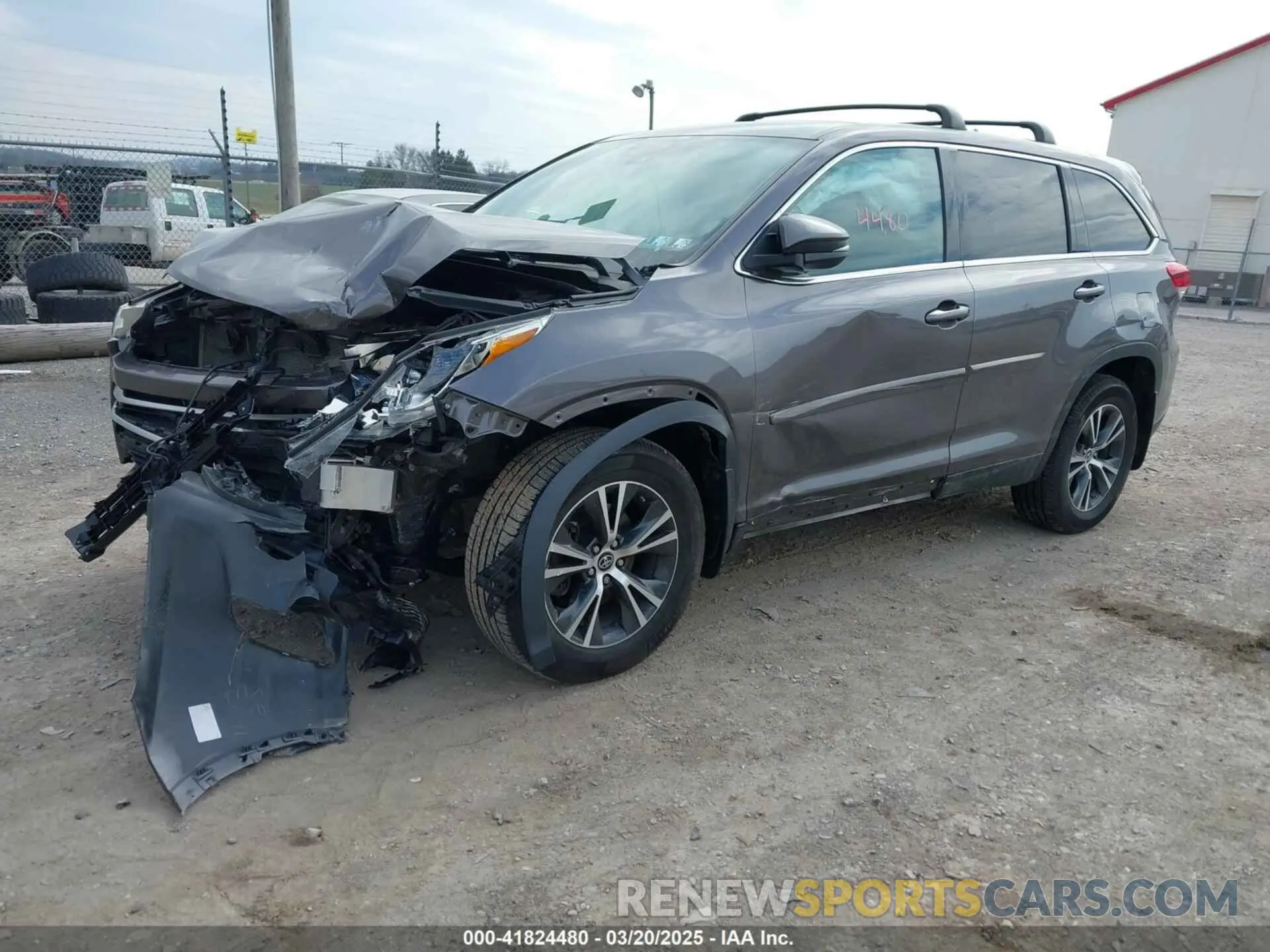 2 fotografías del automóvil dañado 5TDBZRFHXKS941049 TOYOTA HIGHLANDER 2019