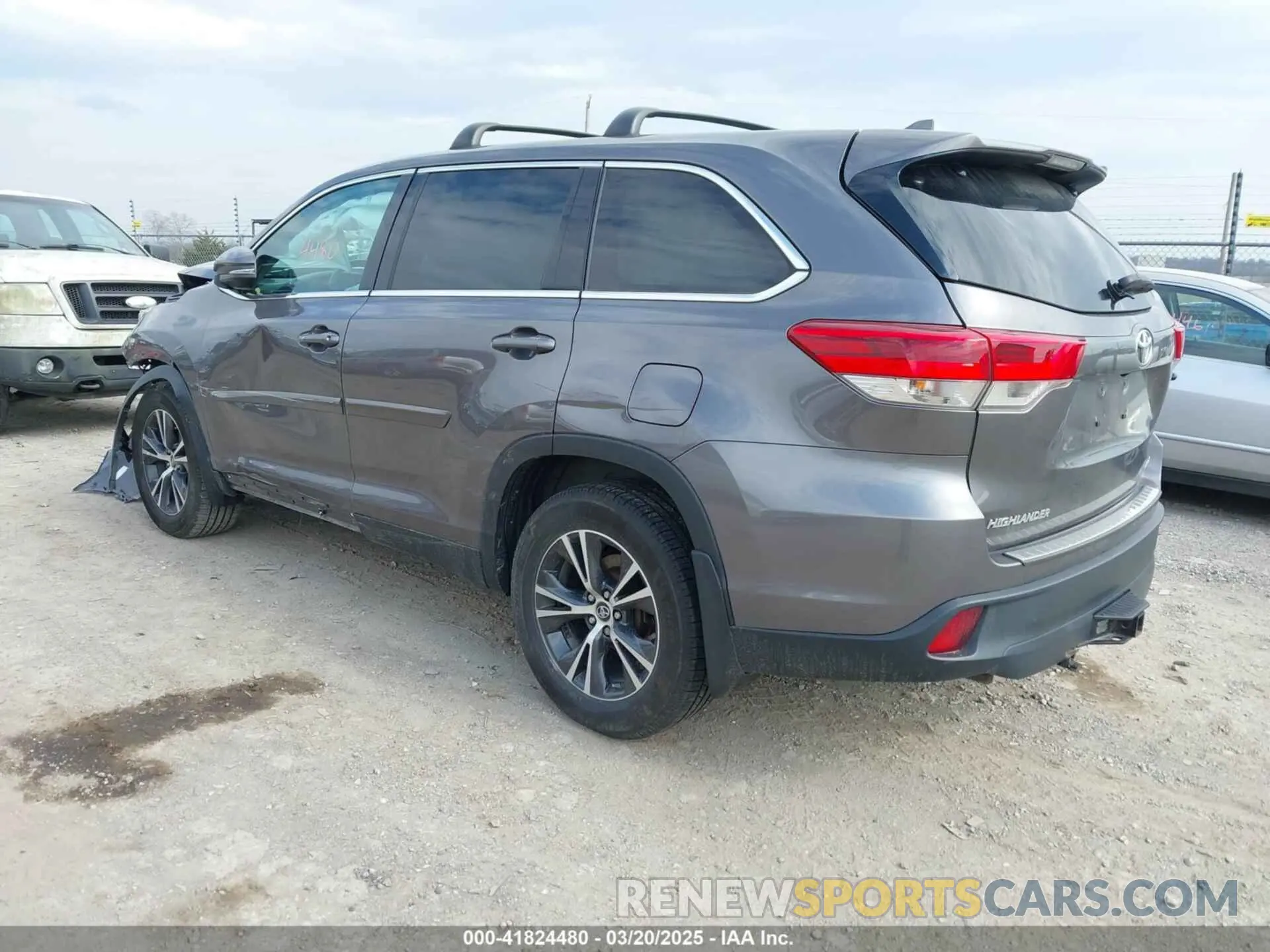 3 fotografías del automóvil dañado 5TDBZRFHXKS941049 TOYOTA HIGHLANDER 2019