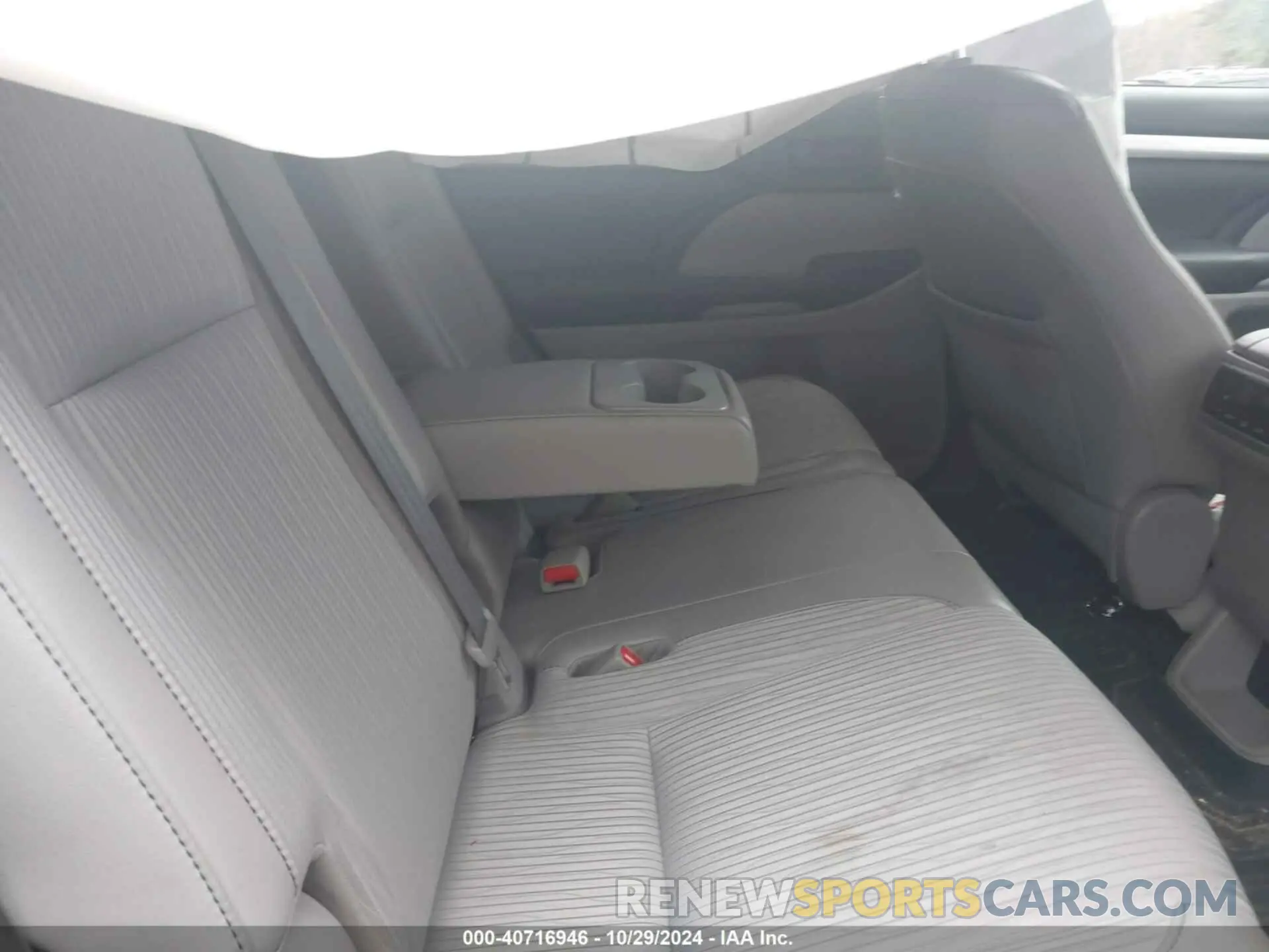 8 fotografías del automóvil dañado 5TDBZRFHXKS953251 TOYOTA HIGHLANDER 2019
