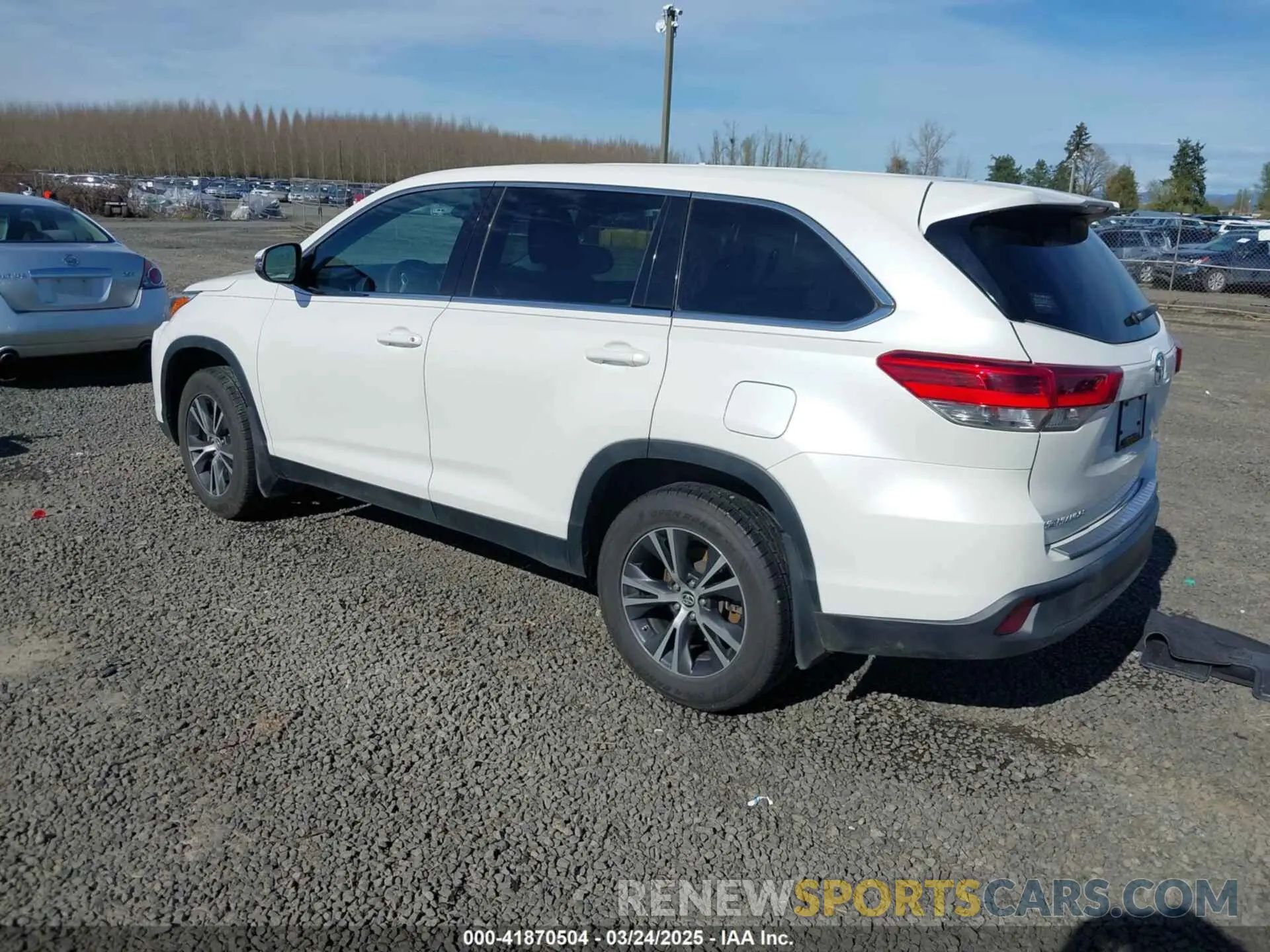 3 fotografías del automóvil dañado 5TDBZRFHXKS956909 TOYOTA HIGHLANDER 2019