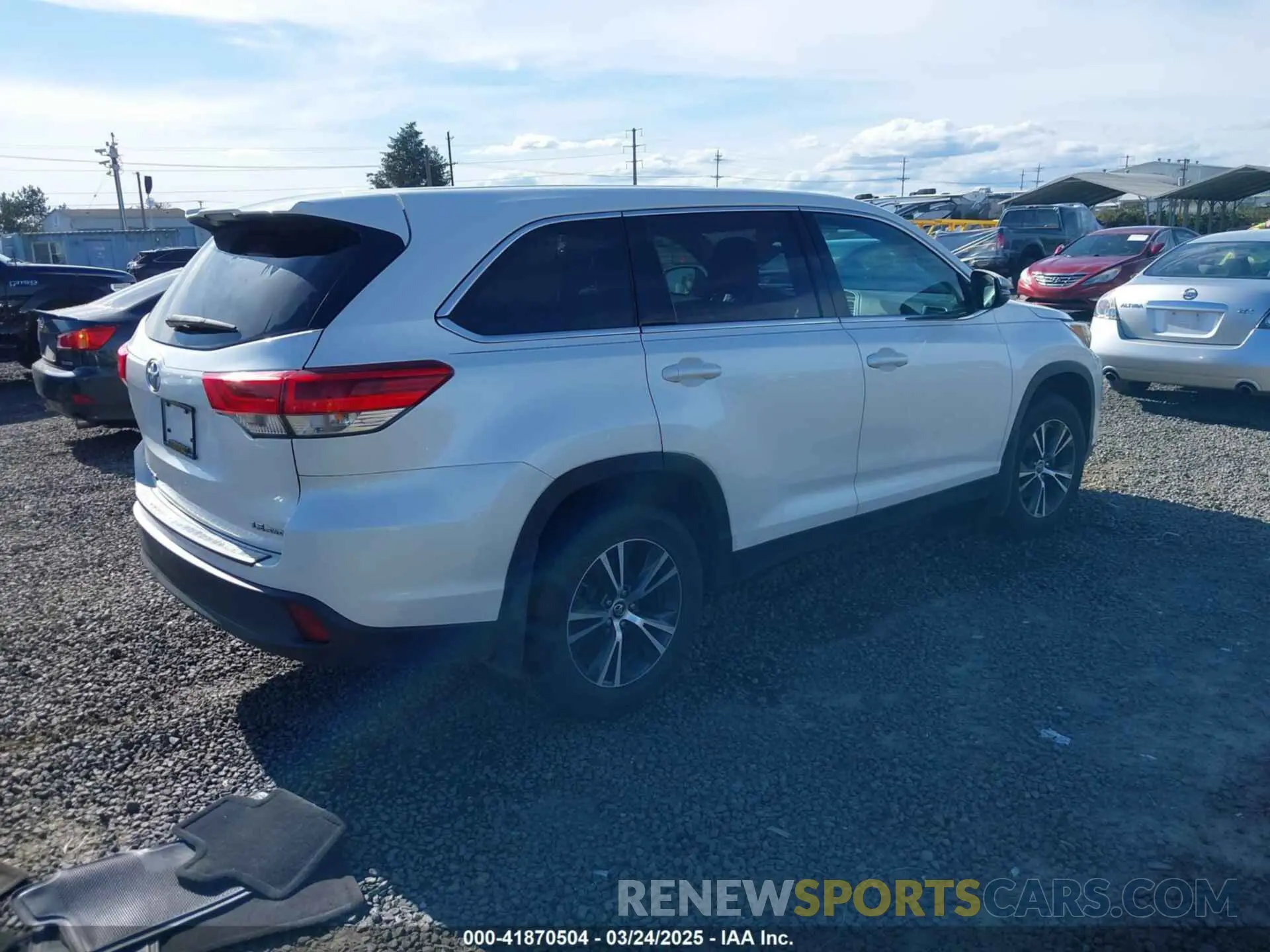 4 fotografías del automóvil dañado 5TDBZRFHXKS956909 TOYOTA HIGHLANDER 2019