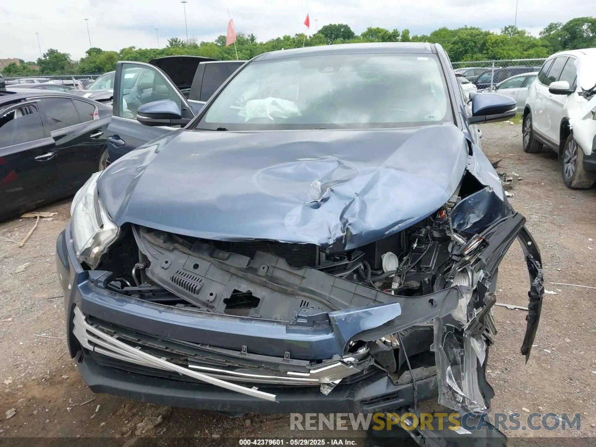 12 fotografías del automóvil dañado 5TDBZRFHXKS964721 TOYOTA HIGHLANDER 2019